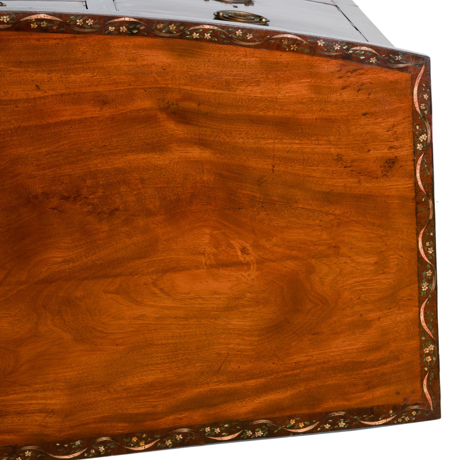 Englisches Sideboard mit Schleifenfront aus dem 19. Jahrhundert im Angebot 1