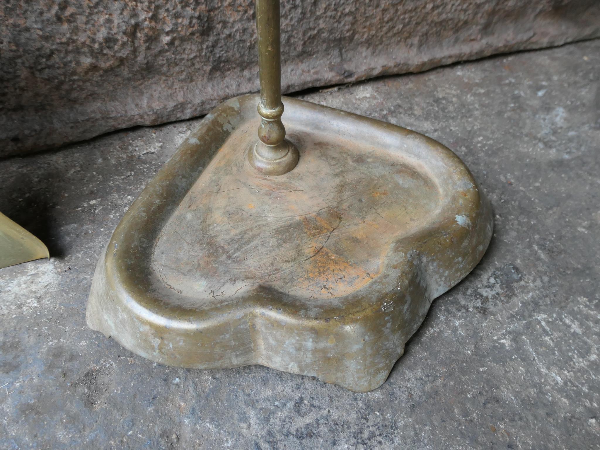 Set di accessori da caminetto vittoriano in ottone del XIX secolo in vendita 2