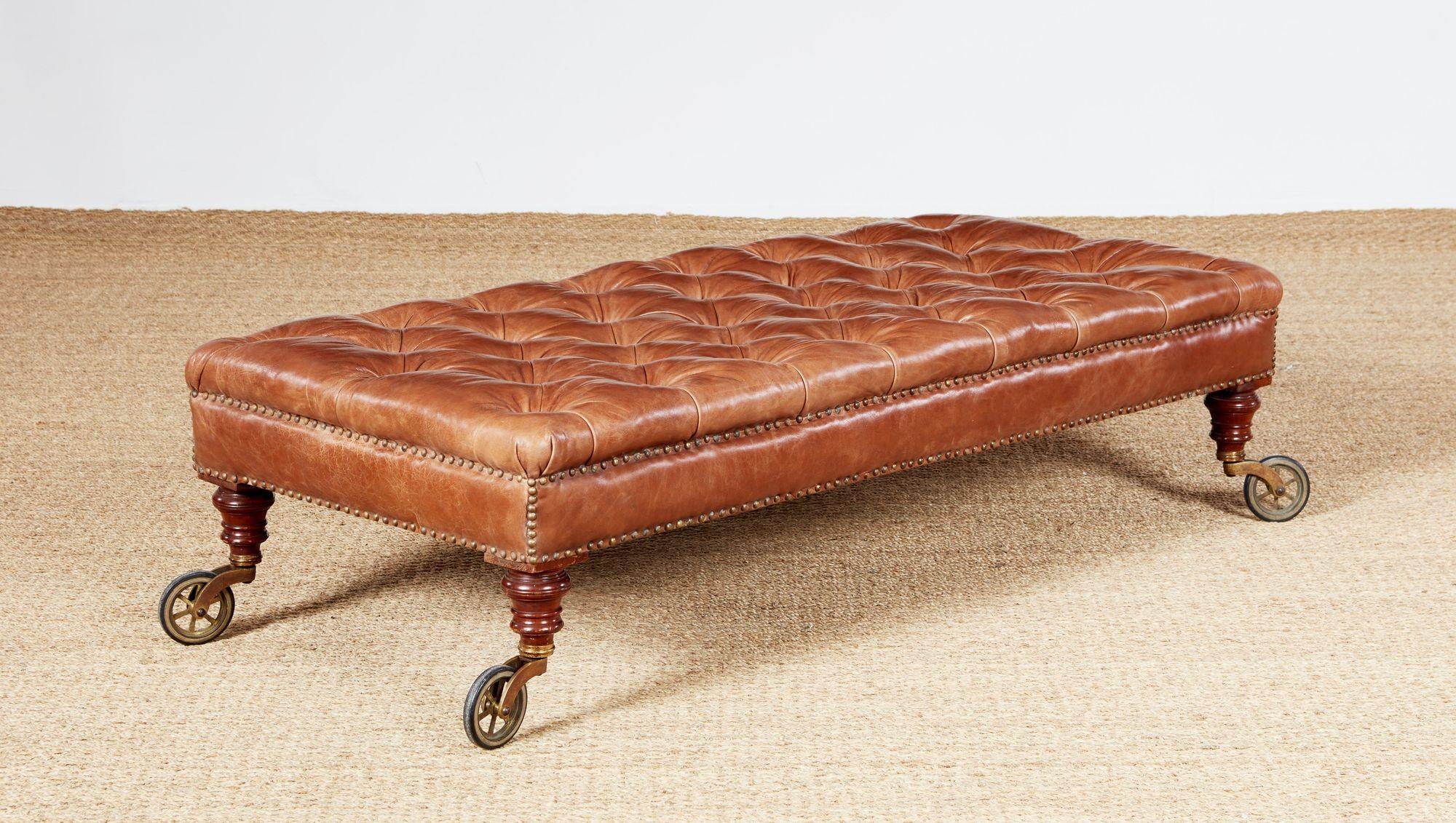 XIX sec. Pouf in pelle con inserti in cuoio della English Country House in vendita 4