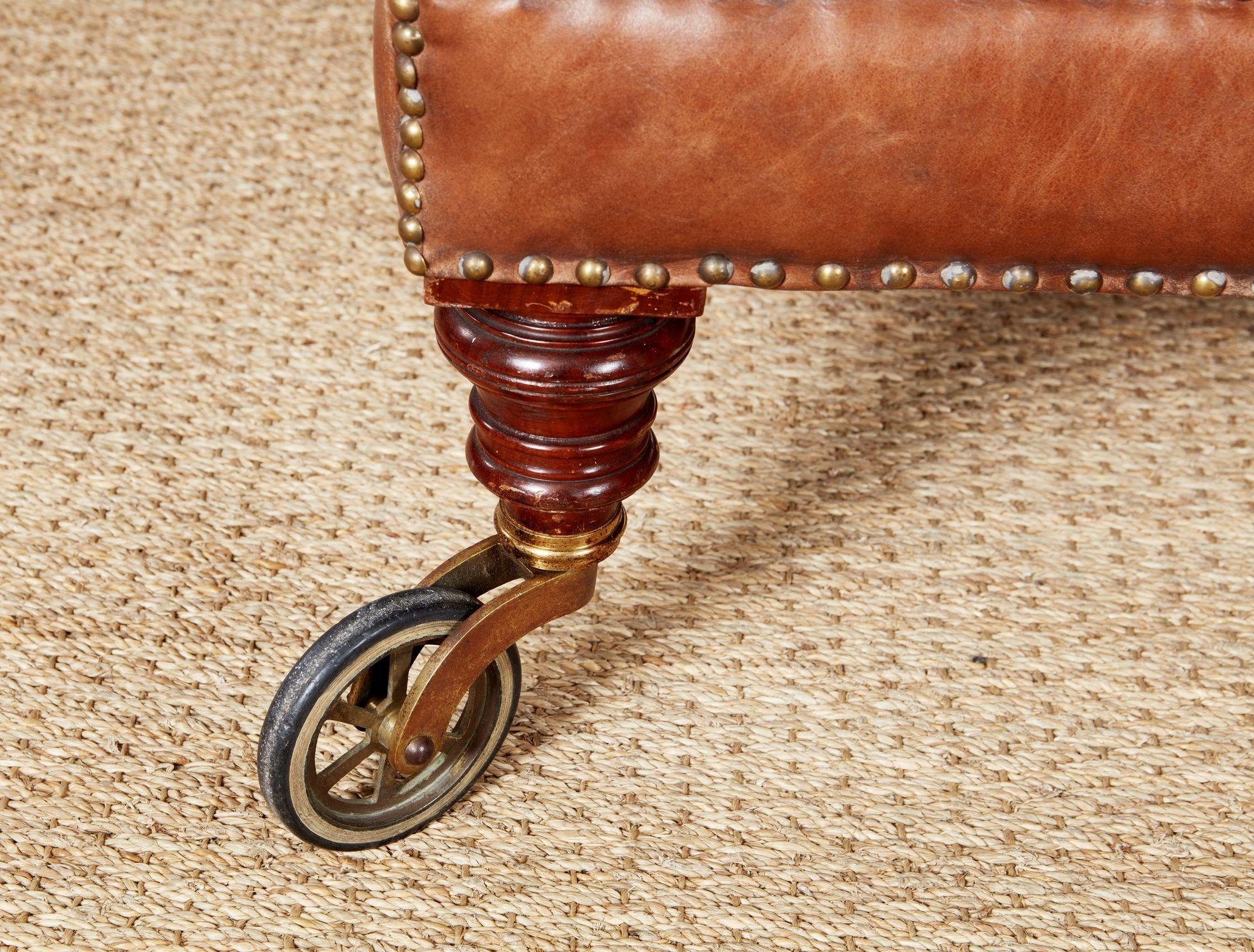 XIX sec. Pouf in pelle con inserti in cuoio della English Country House in vendita 5