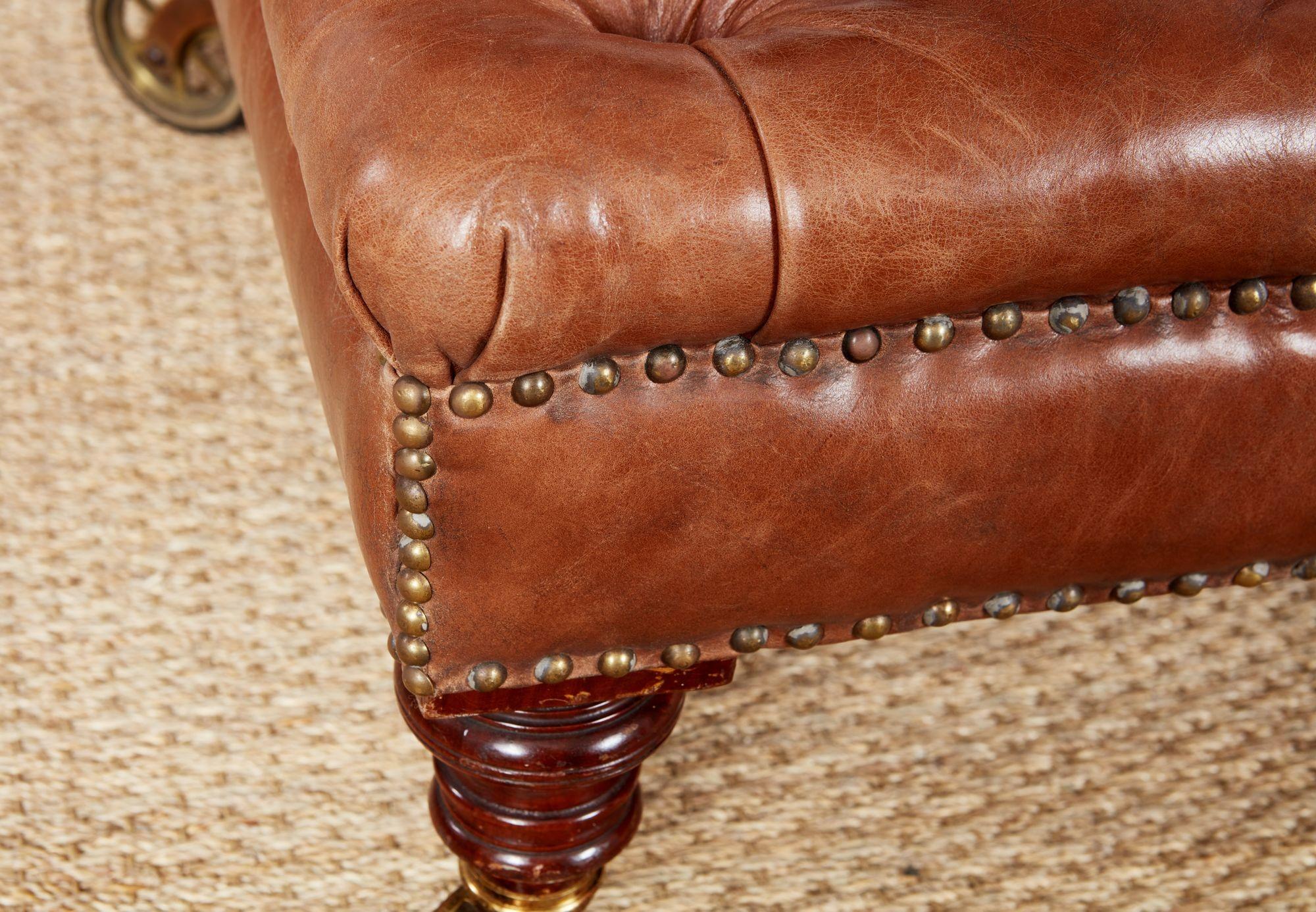 XIX sec. Pouf in pelle con inserti in cuoio della English Country House in vendita 6