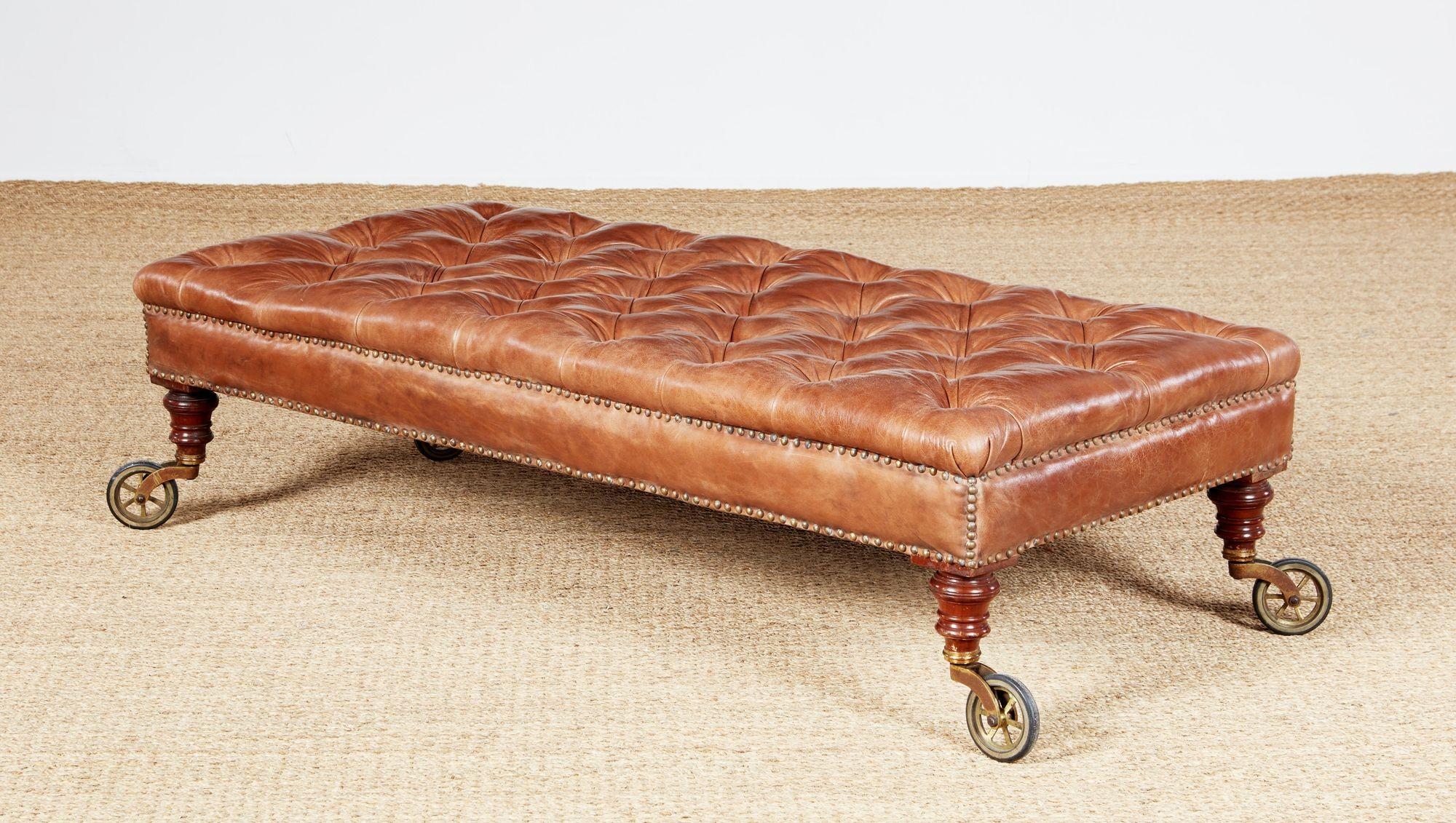XIX sec. Pouf in pelle con inserti in cuoio della English Country House in vendita 2