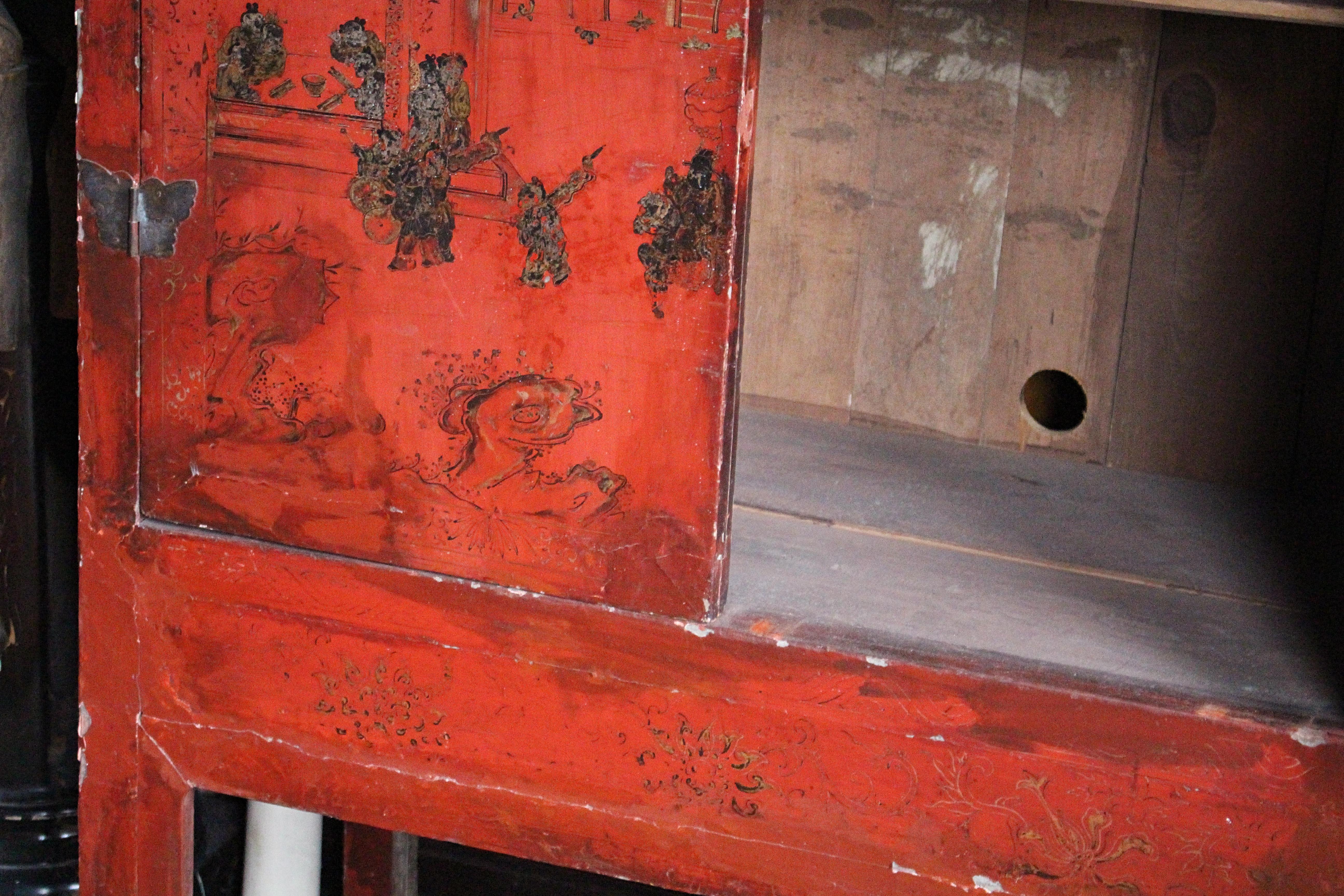 A.I.C. C'est une armoire laquée de Chinoiserie rouge écarlate. en vente 4