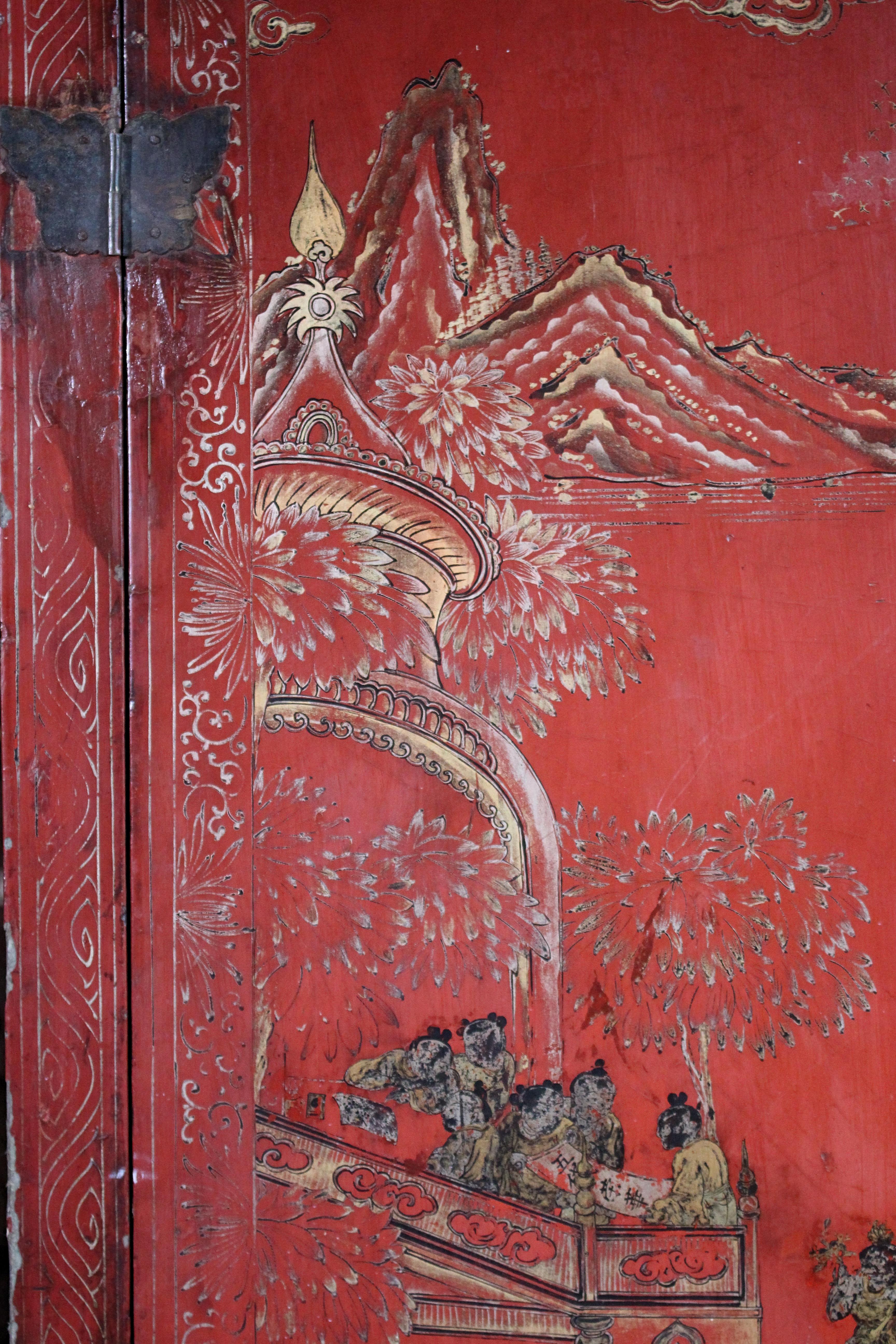 A.I.C. C'est une armoire laquée de Chinoiserie rouge écarlate. en vente 2