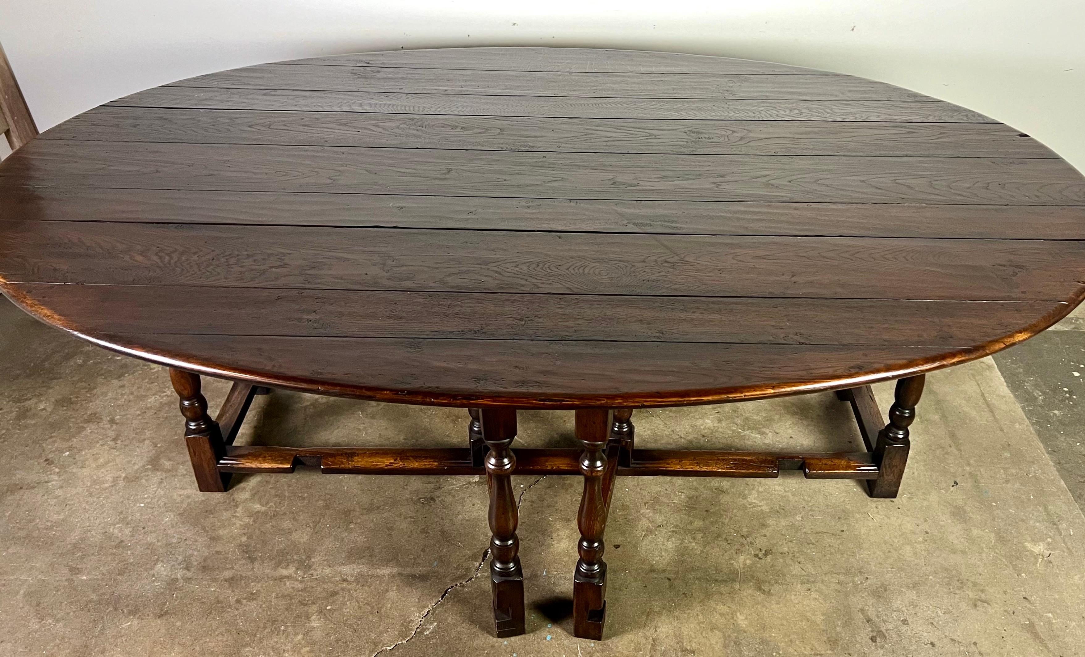 19th century English gate leg drop leaf dining table.  Gate leg tables are prized for their practicality and timeless design as they are functional, space-saving tables.  This table has a fixed center section with drop leaves on either side.  When
