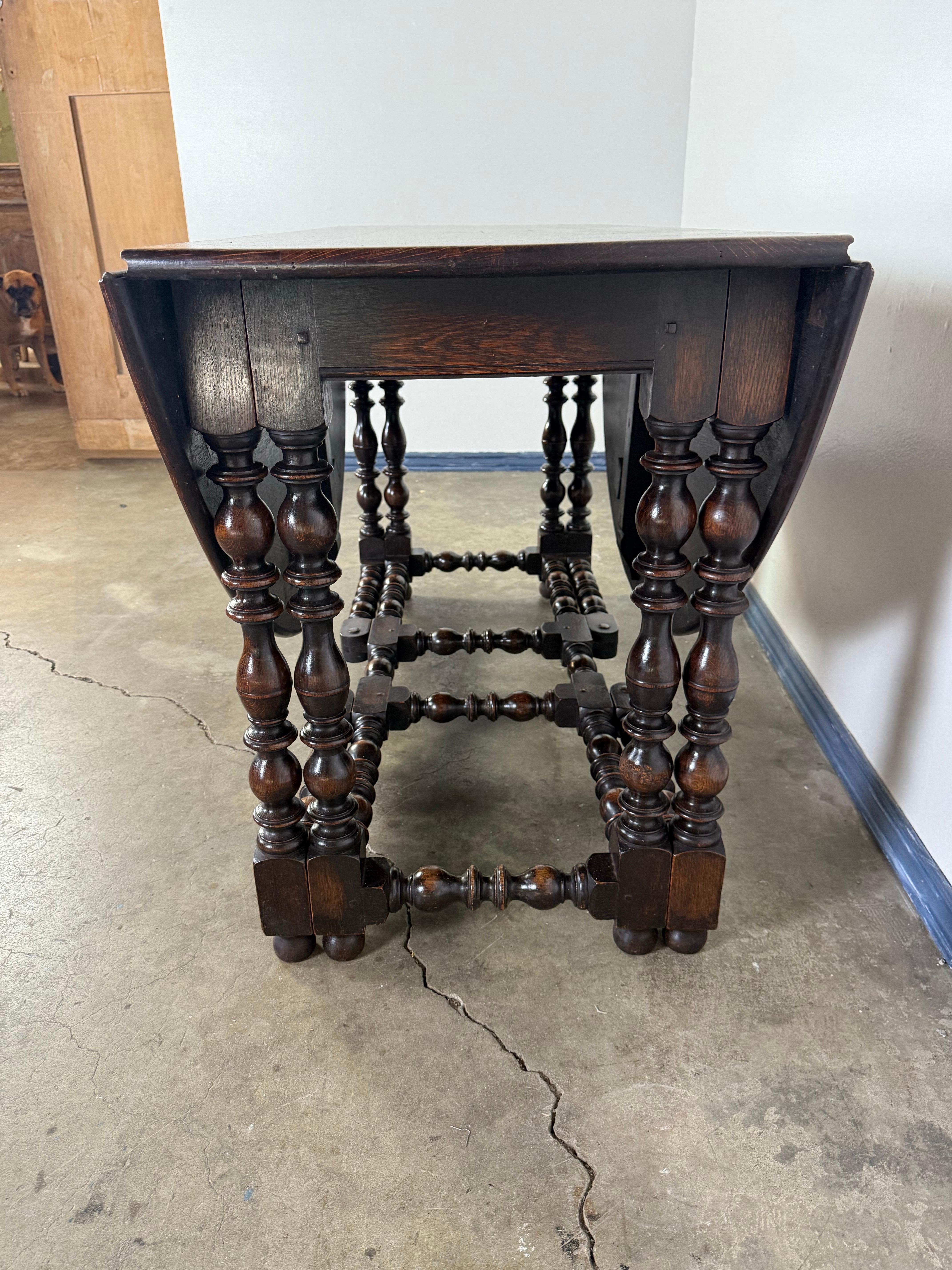 19th C. English Gate Leg Table In Good Condition For Sale In Los Angeles, CA