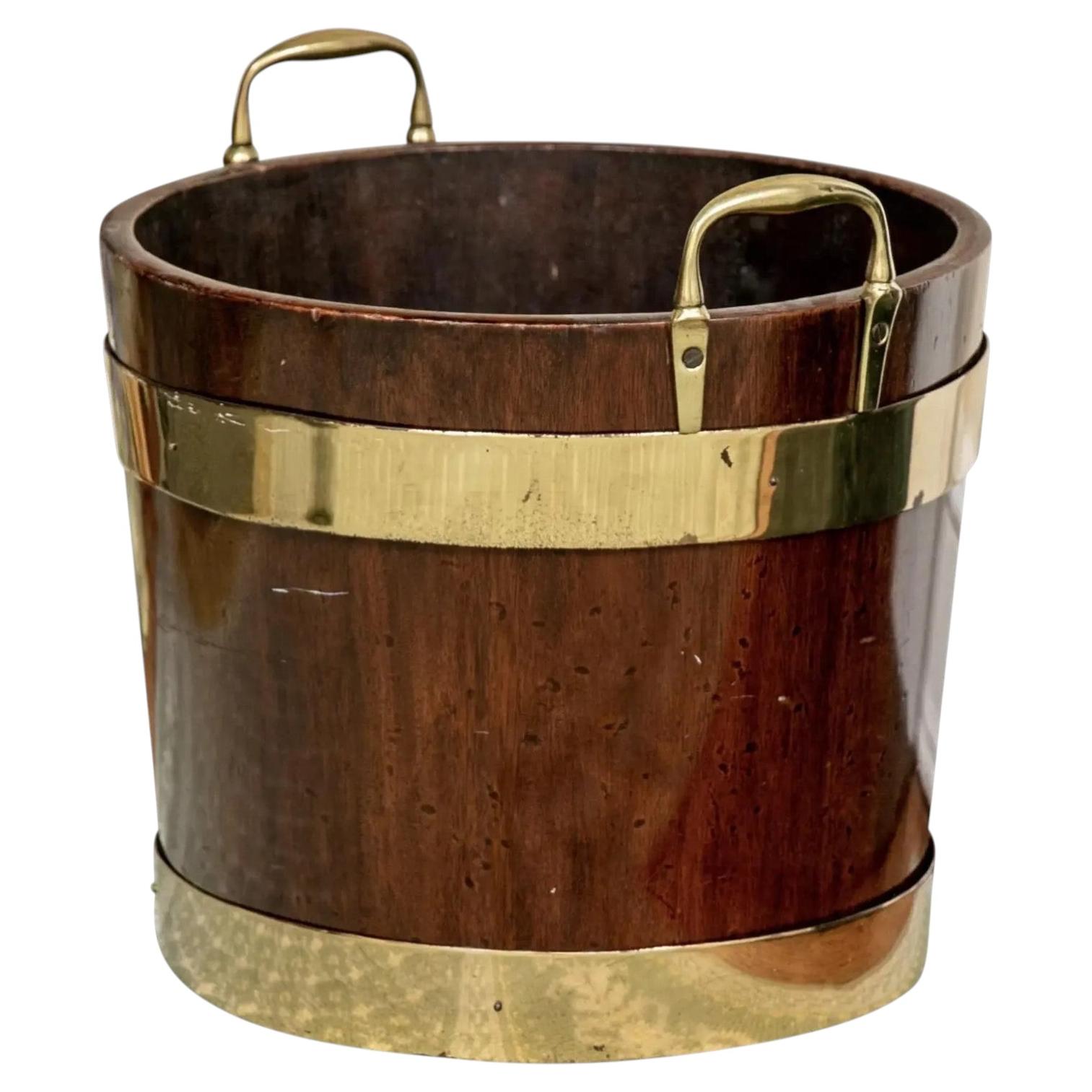 19. Jahrhundert. Englisch George III Mahagoni Messing gebunden Torf Eimer mit Loop Griffe