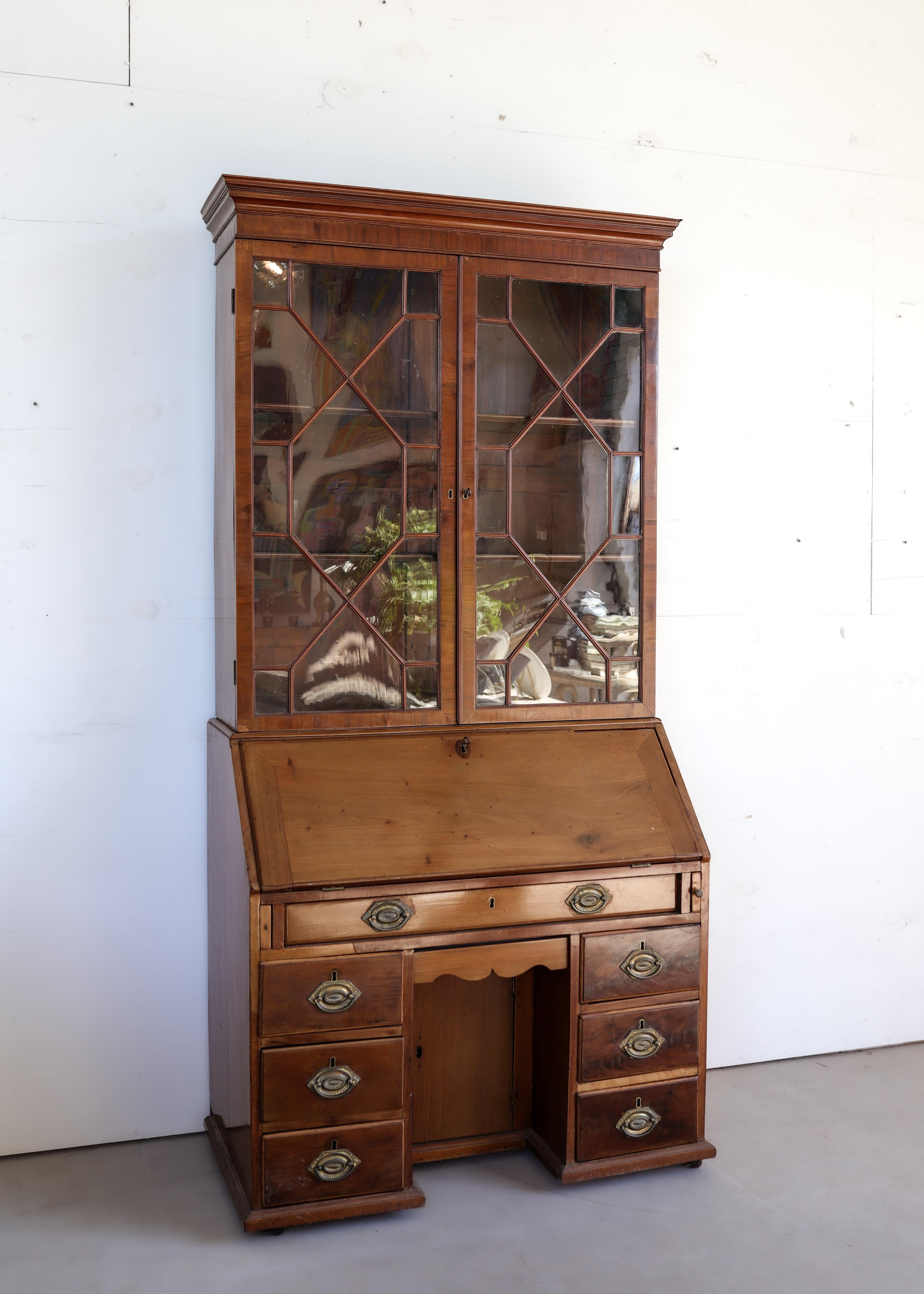 19th C. English Georgian Secretaire In Good Condition For Sale In Atlanta, GA