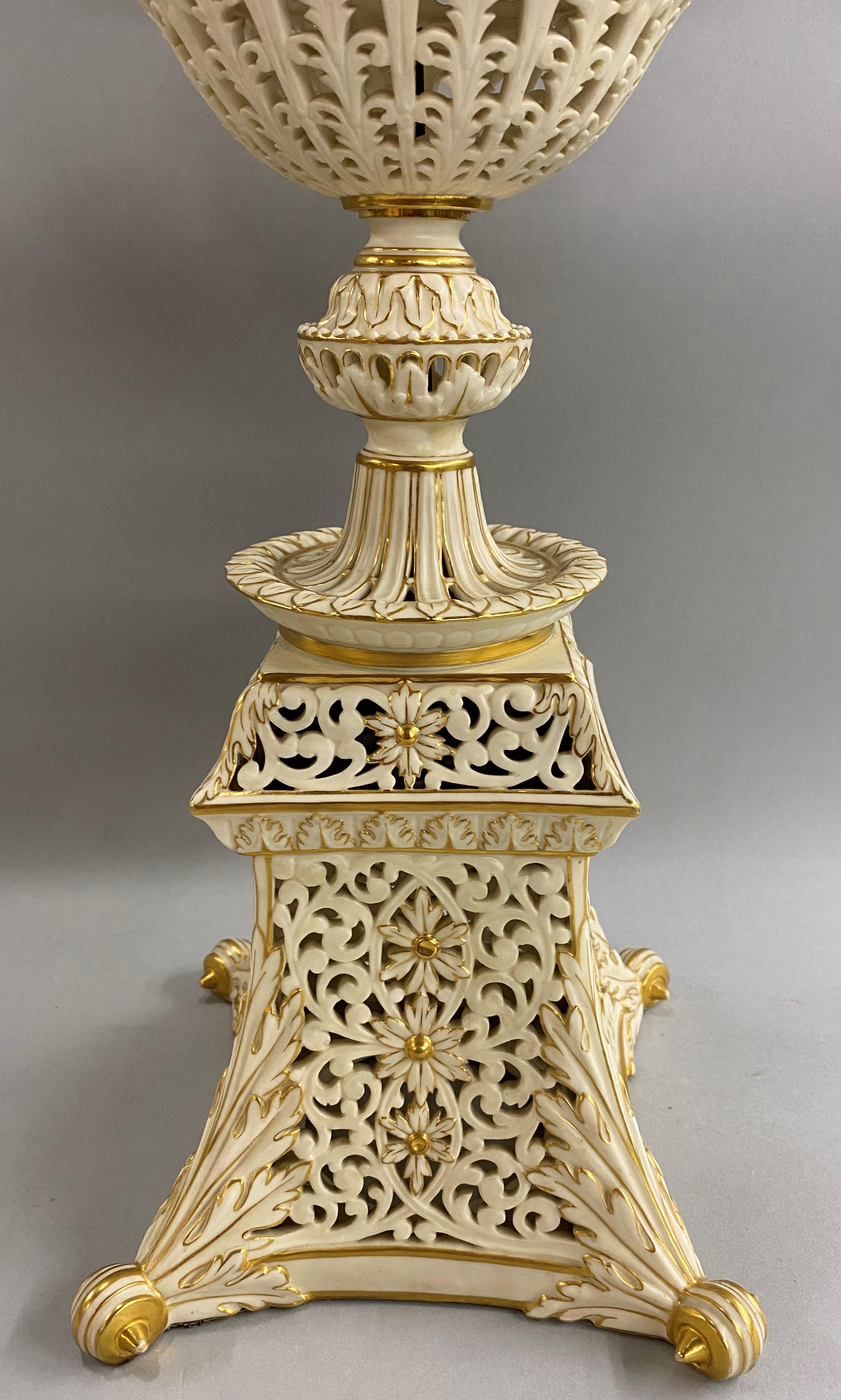 English Grainger Royal Worcester Gilt Ivory Porcelain Reticulated Urn In Good Condition In Milford, NH