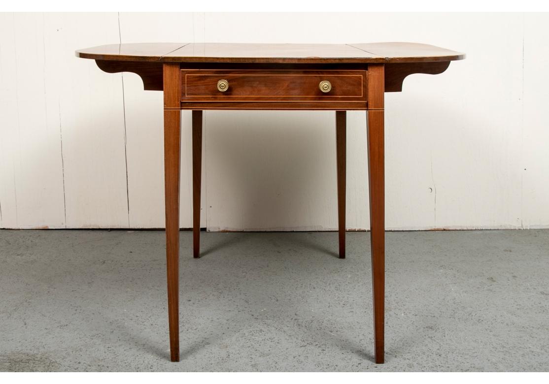 19th C. English Hepplewhite Style Pembroke Table In Distressed Condition For Sale In Bridgeport, CT