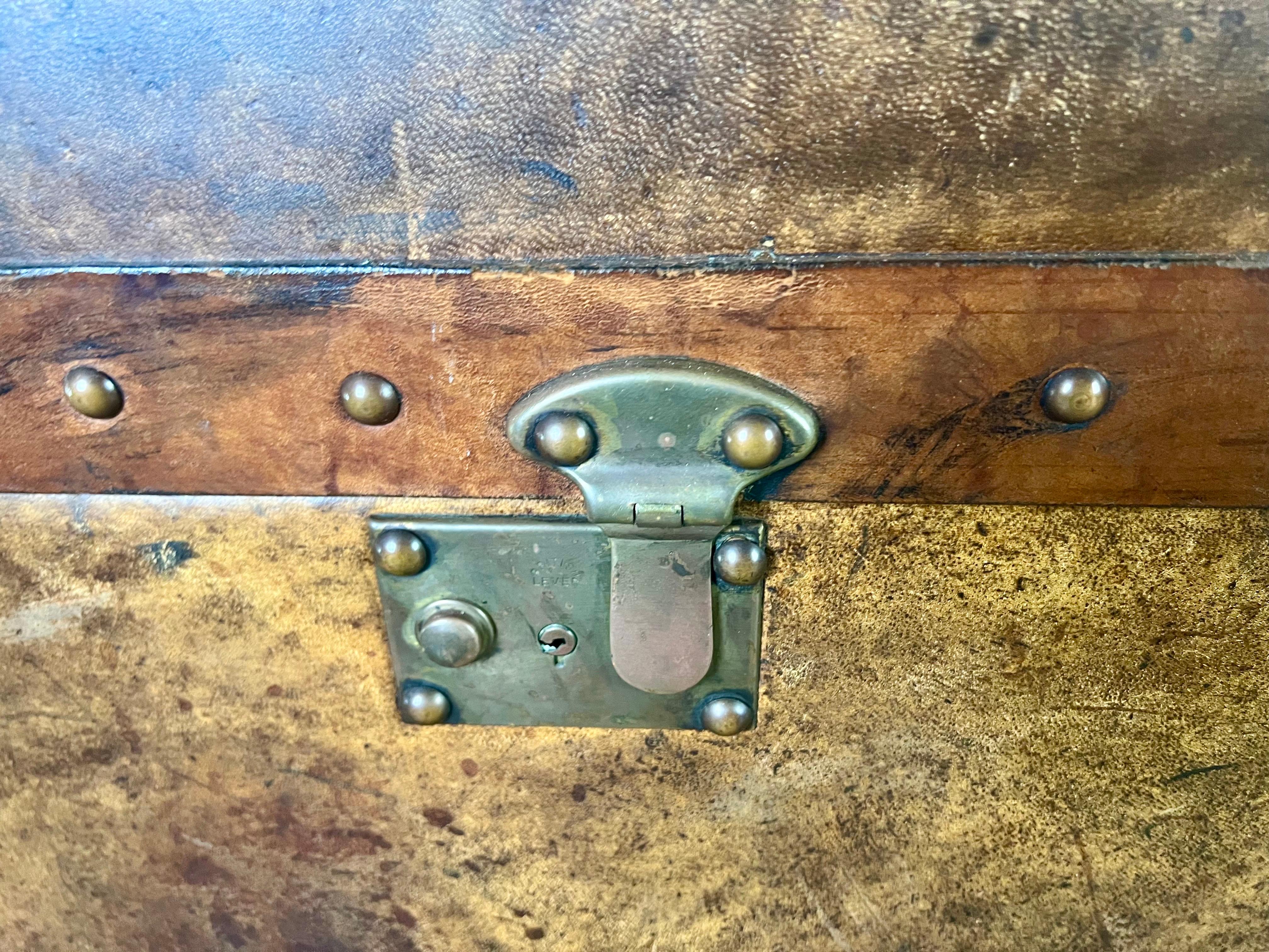 19th C. English Leather Coffee Table/Steamer Trunk In Distressed Condition For Sale In Los Angeles, CA