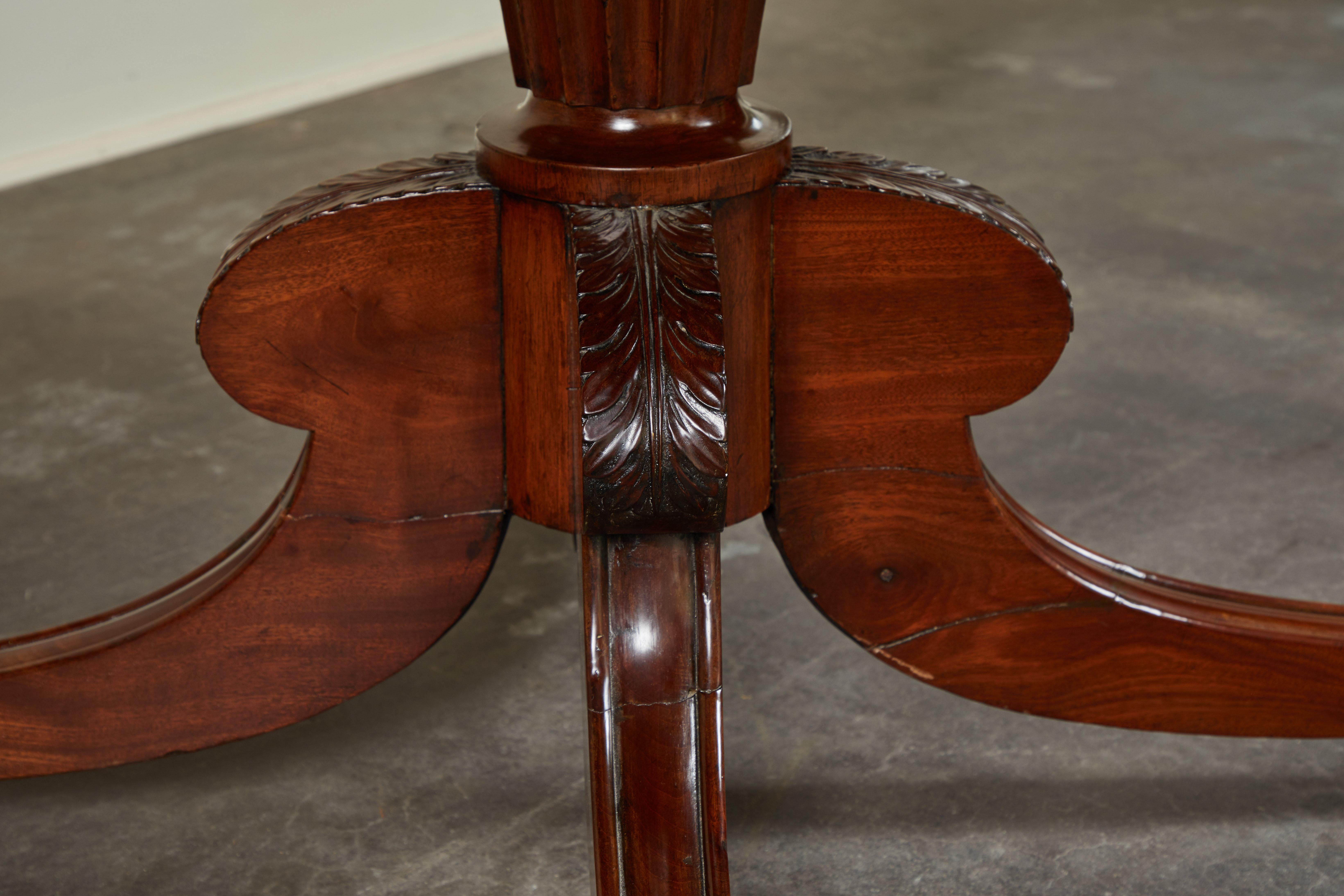 19th Century English Mahogany Georgian Pedestal Table For Sale 2