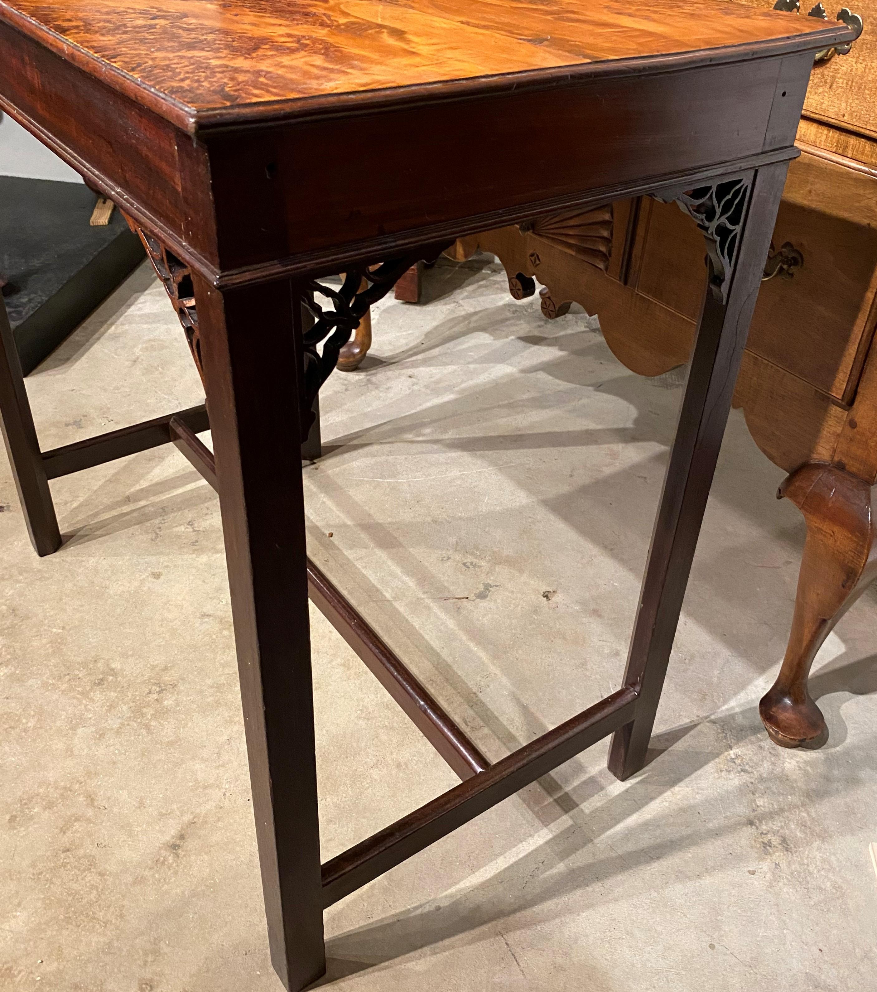 19th c English Mahogany Tea Table with Fretwork and Burled Yew Wood Top In Good Condition For Sale In Milford, NH