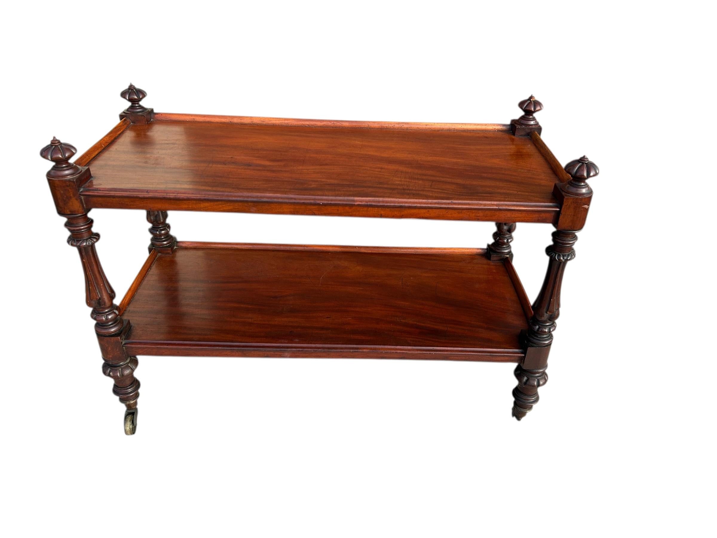 Britannico Carrello in mogano inglese del XIX secolo su rotelle in ottone con due ripiani in vendita