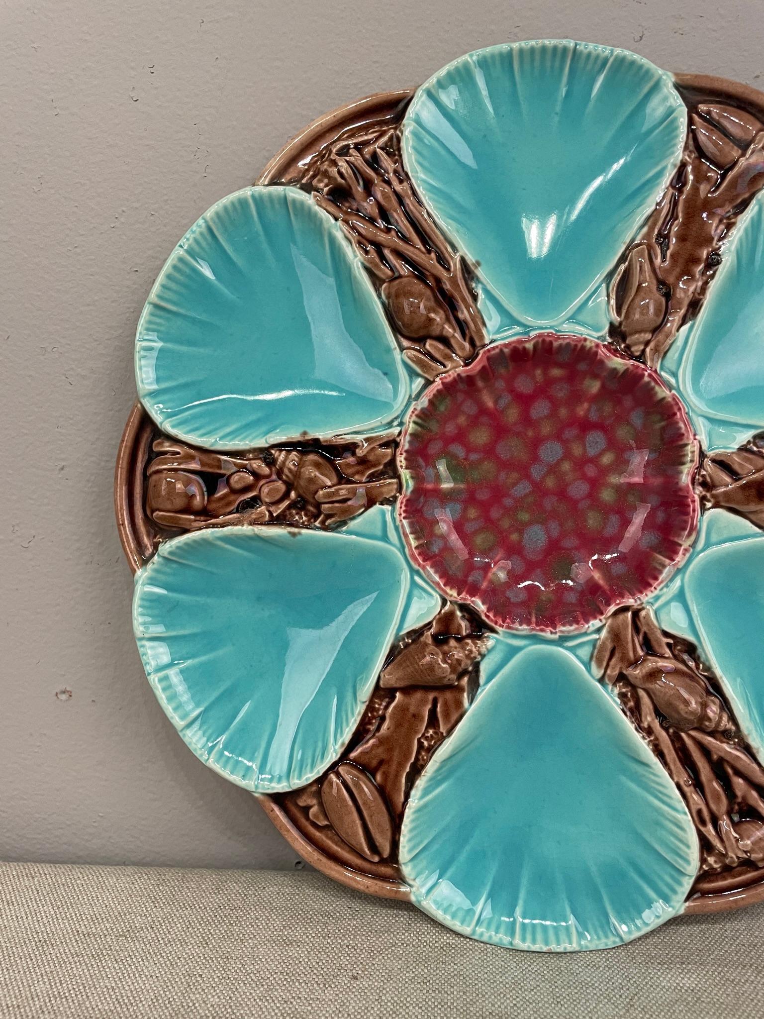 Plato de ostras de mayólica inglesa de 6 pocillos del s. XIX Pintado a mano en venta