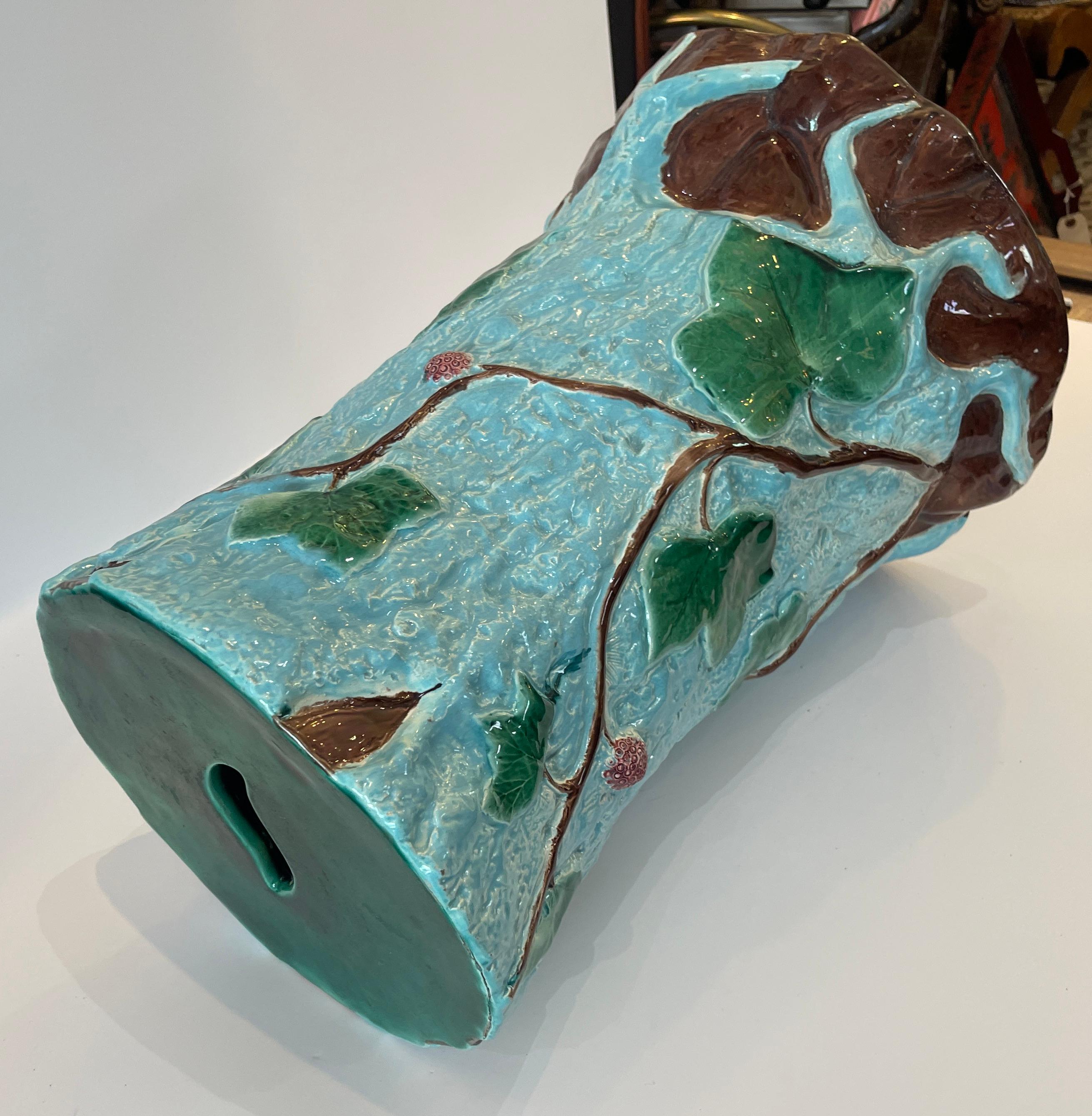 19Th C. English Majolica Faux Tree Stump With Ivy Leaves Garden Stool In Good Condition For Sale In West Palm Beach, FL
