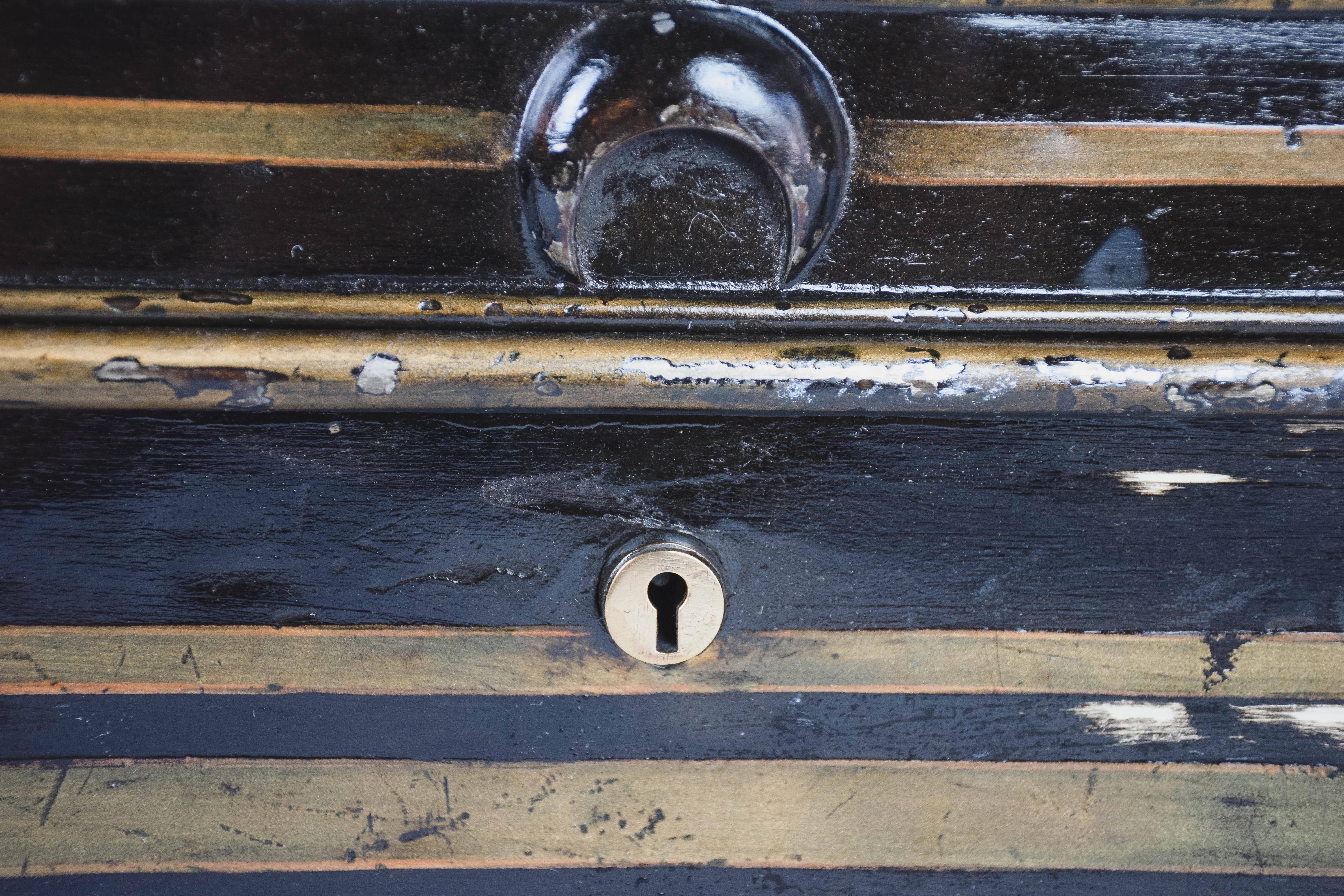 This 19th century English cash box is all original with a key and log booklet. The box when open has 3 slots for documents and an insert with 7 compartments including 1 side area with a lid and lock. Beautiful original paint in black and gold.