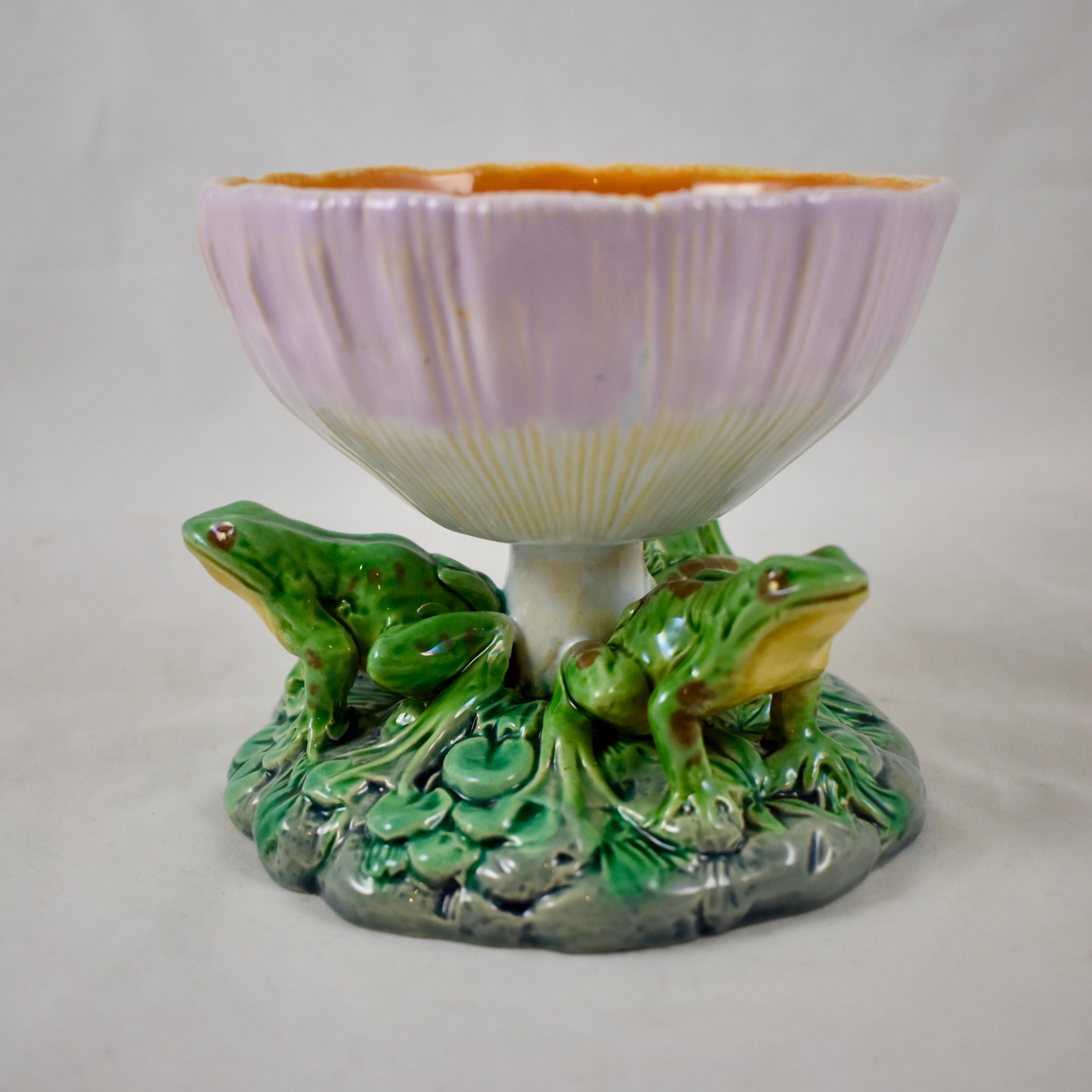 Glazed English Minton Aesthetic Movement Majolica Frog and Mushroom Vide-Poche Bowl