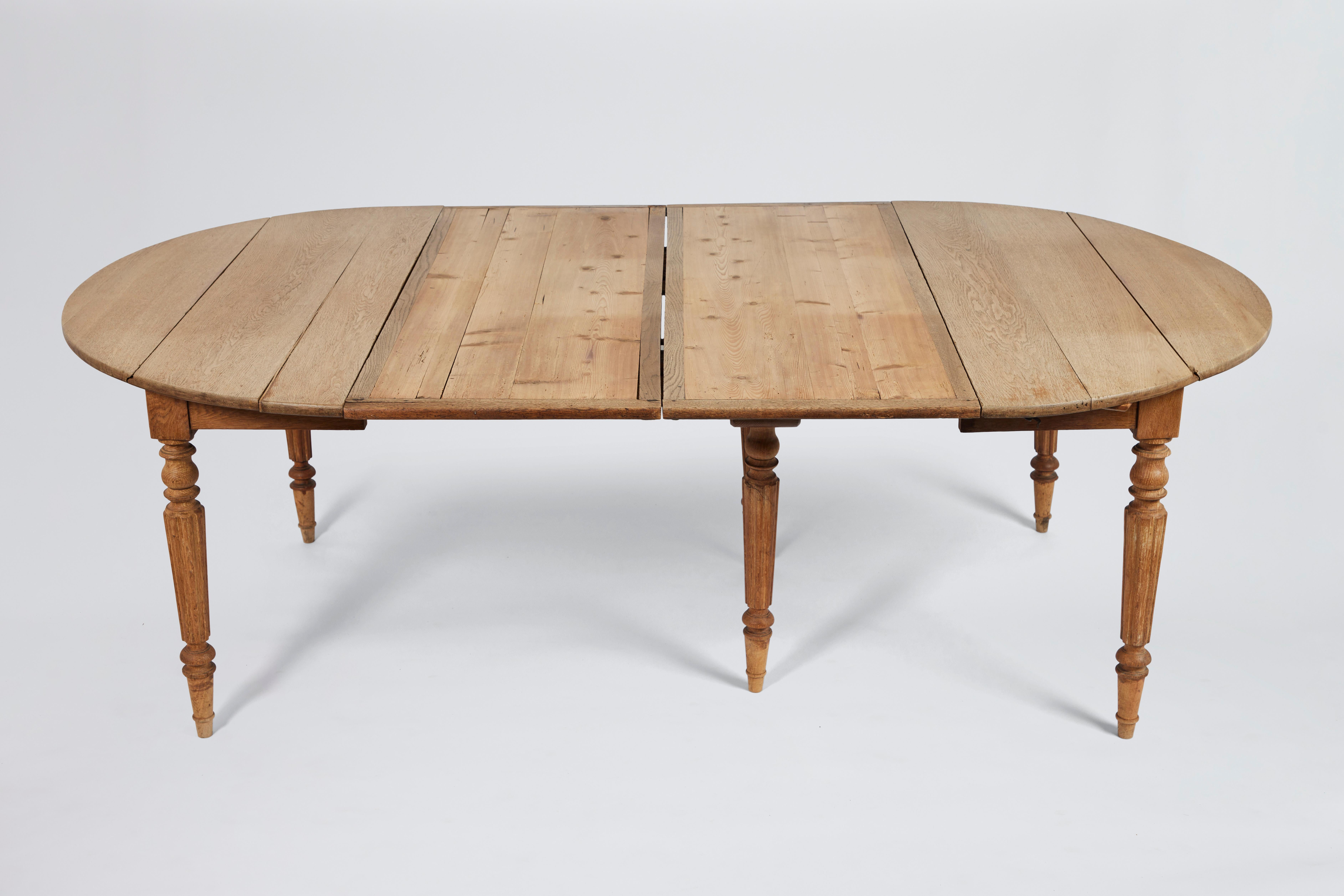 19th Century 19th C. English Oak Expandable Dining Table with Four Leaves