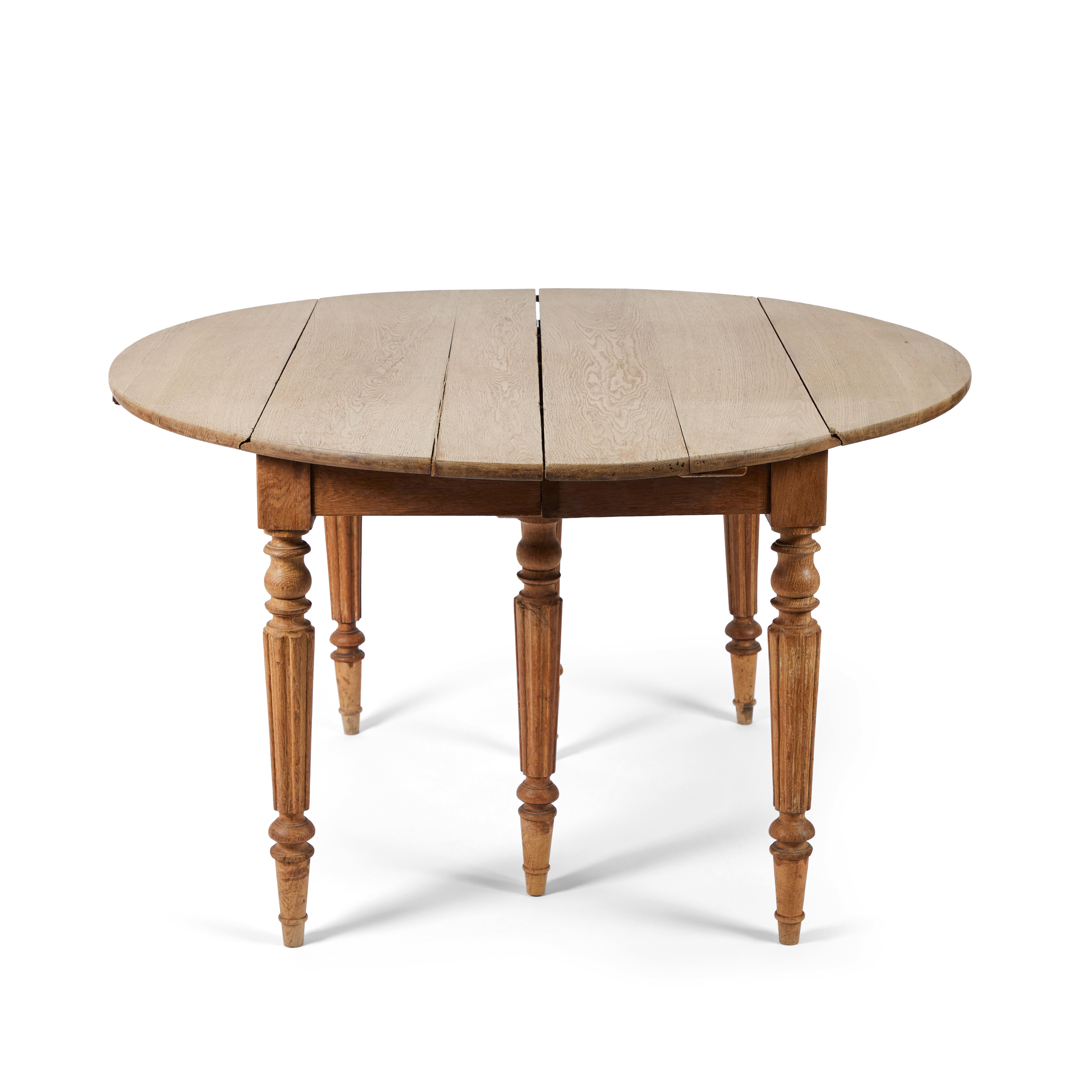 19th C. English Oak Expandable Dining Table with Four Leaves 1