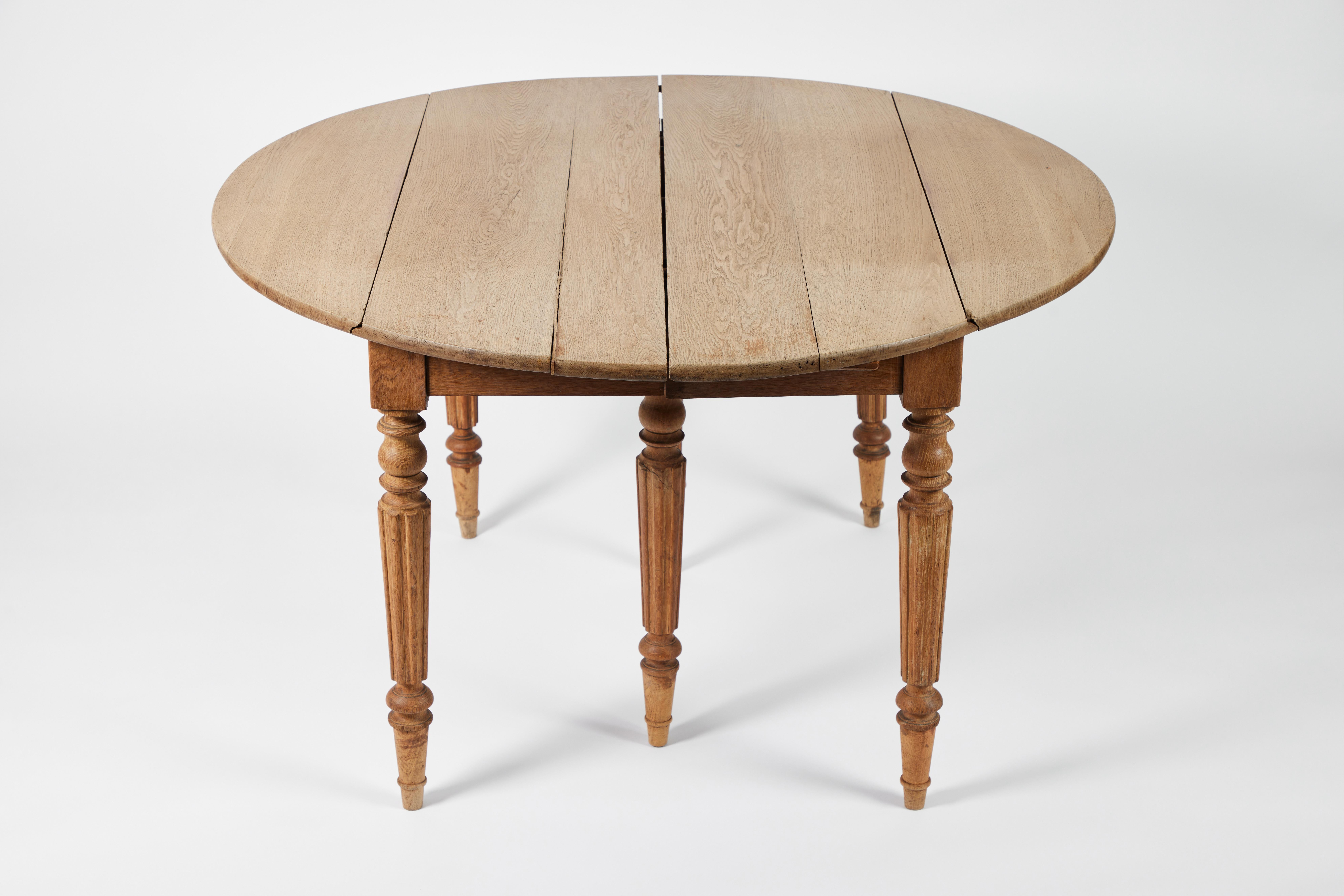 19th C. English Oak Expandable Dining Table with Four Leaves 2