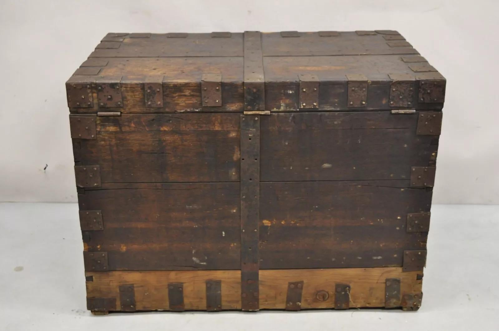 19th C. English Oak Wood and Steel Banded Safe Storage Cabinet Chest Trunk For Sale 4