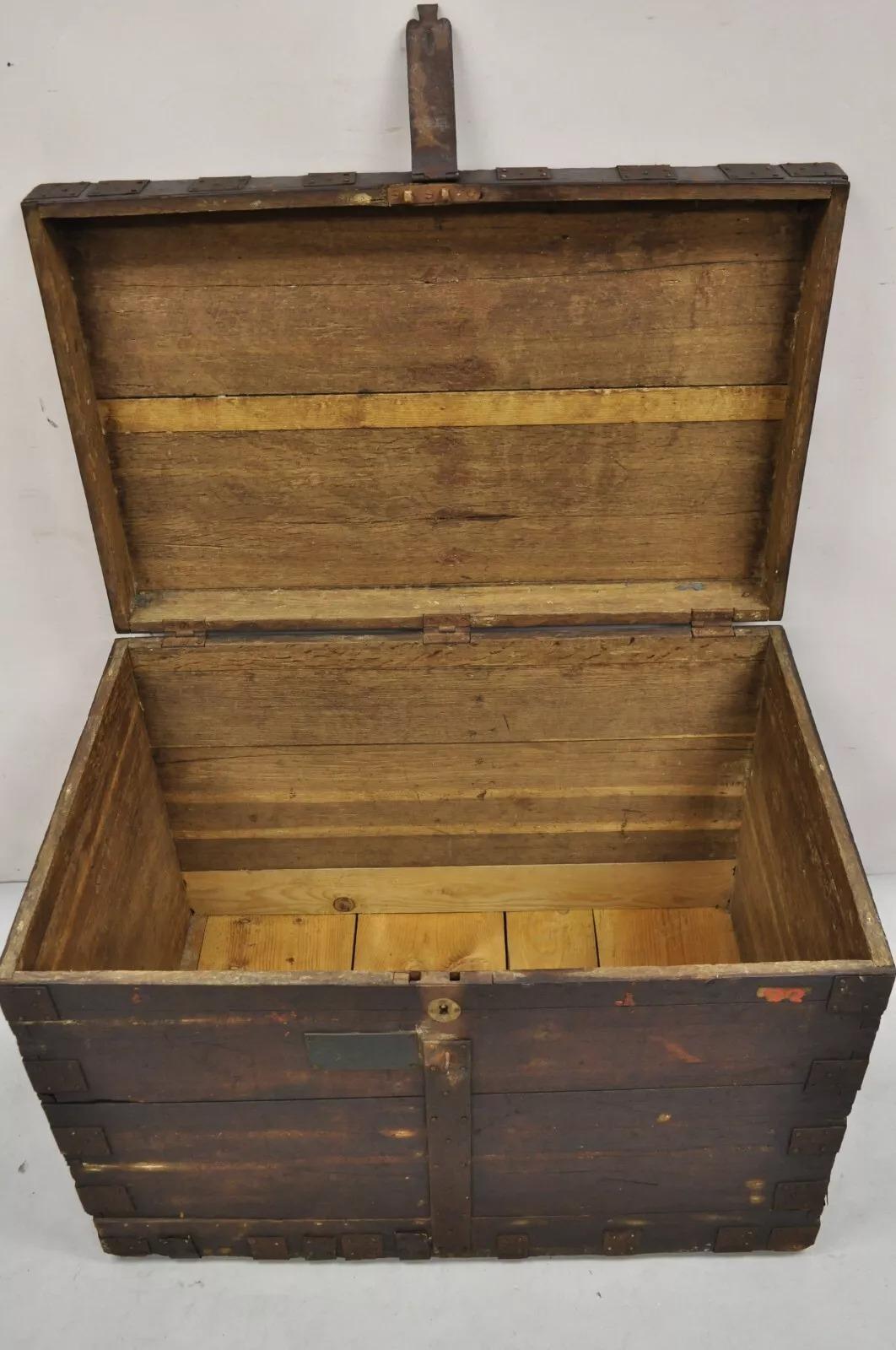 19th C. English Oak Wood and Steel Banded Safe Storage Cabinet Chest Trunk For Sale 7