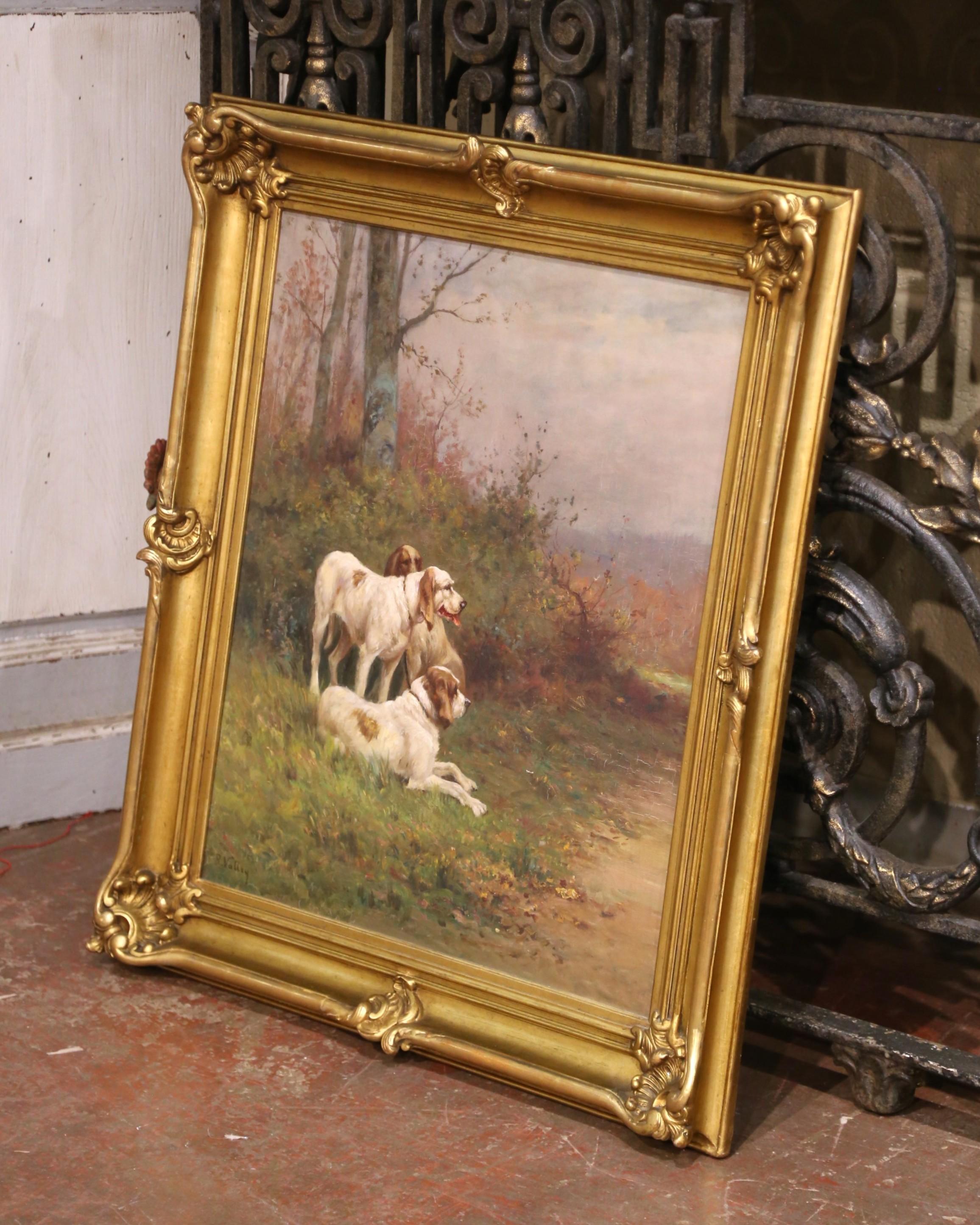 Dieses antike Ölgemälde auf Leinwand, das um 1890 in England gemalt wurde, ist eine Bereicherung für Ihr Arbeitszimmer oder Büro. Die Komposition zeigt drei Jagdhunde, die sich am Rande einer Waldlichtung ausruhen, und wurde mit viel Feingefühl und