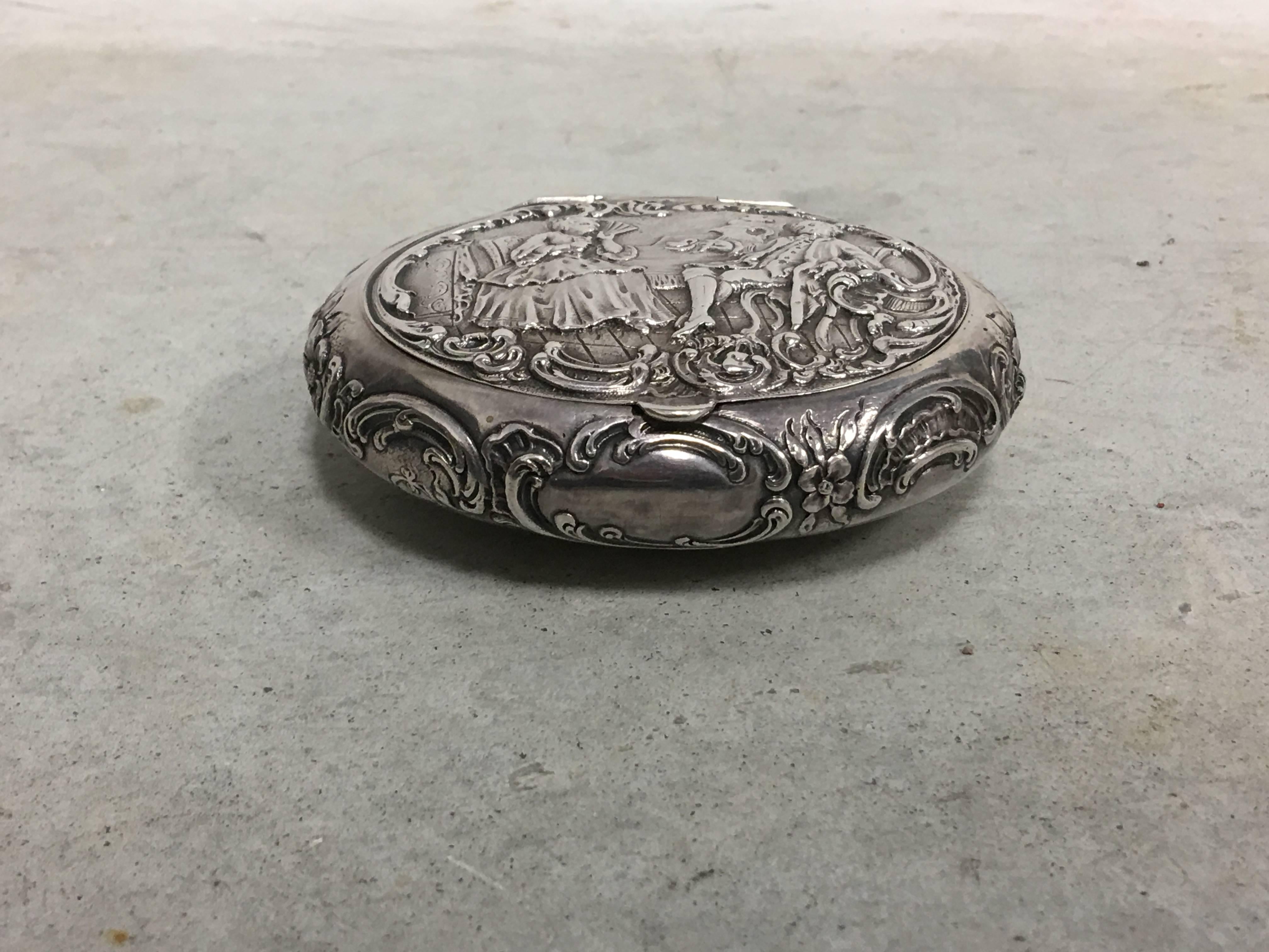 19th Century English Oval Sterling Silver Snuff Box In Good Condition For Sale In Richmond, VA