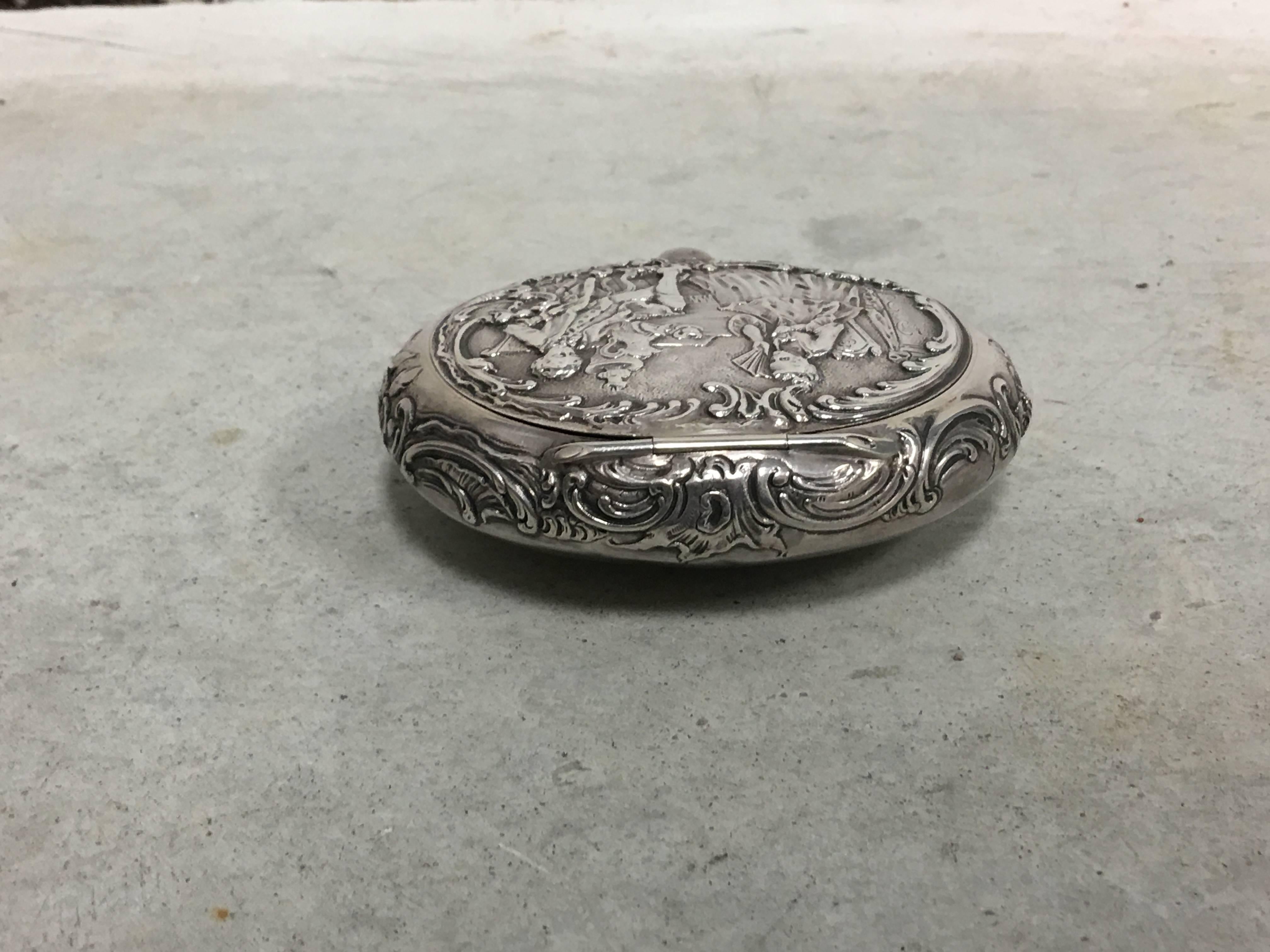 19th Century English Oval Sterling Silver Snuff Box For Sale 2