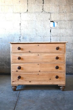 Cassettiera in pino inglese del XIX secolo