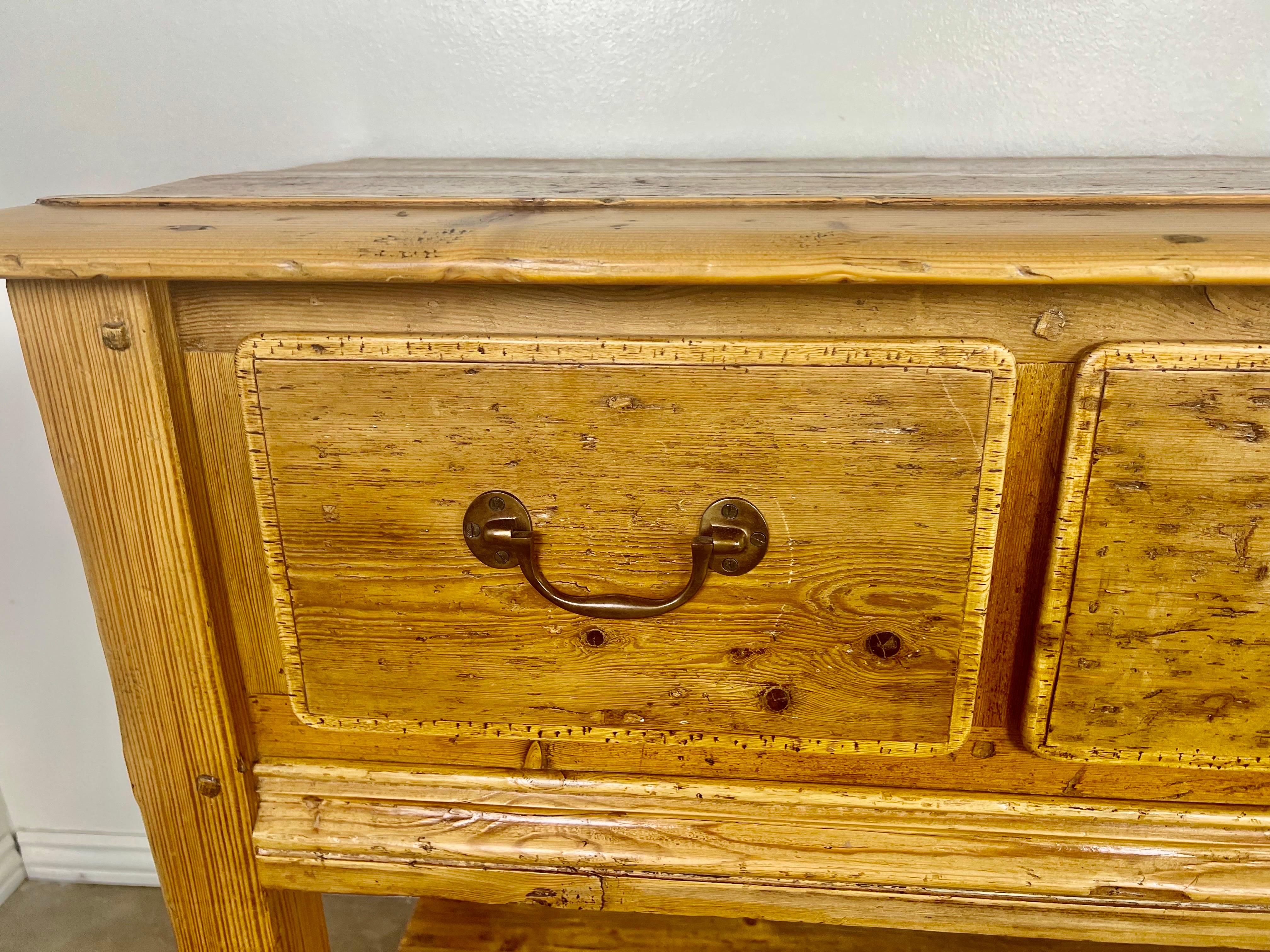 19th Century English Pine Sideboard In Good Condition In Los Angeles, CA