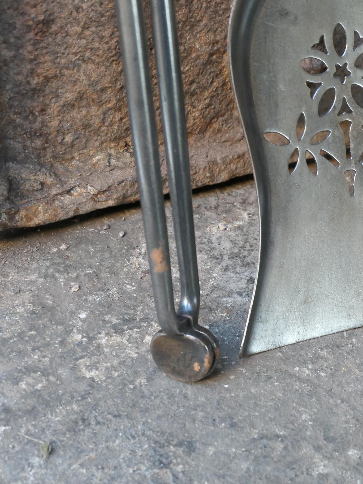Set di accessori vittoriani in acciaio e ottone lucidato del 19° secolo in vendita 5