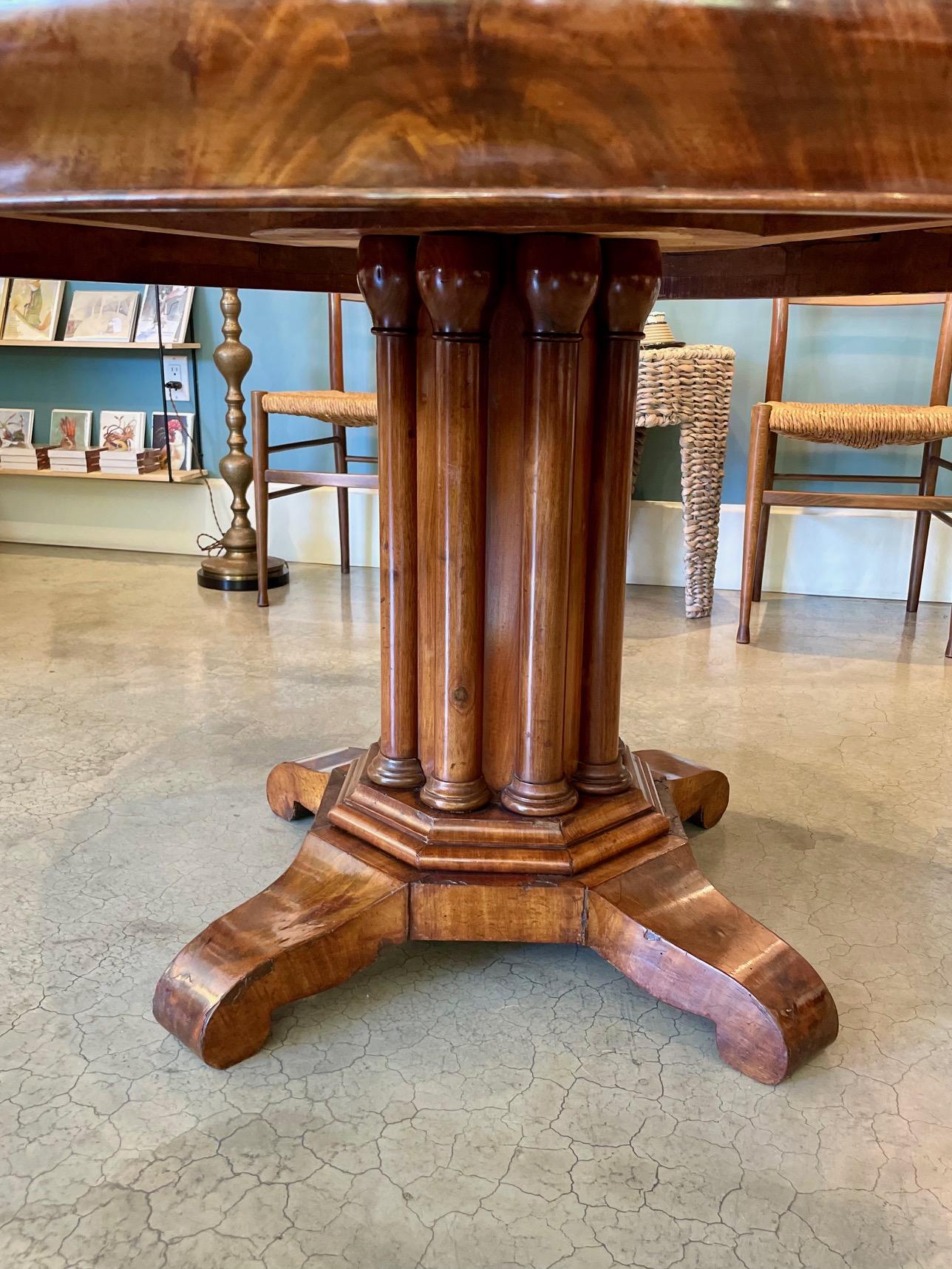 19th C English Regency Mahogany Round Pedestal Table In Good Condition In Pasadena, CA