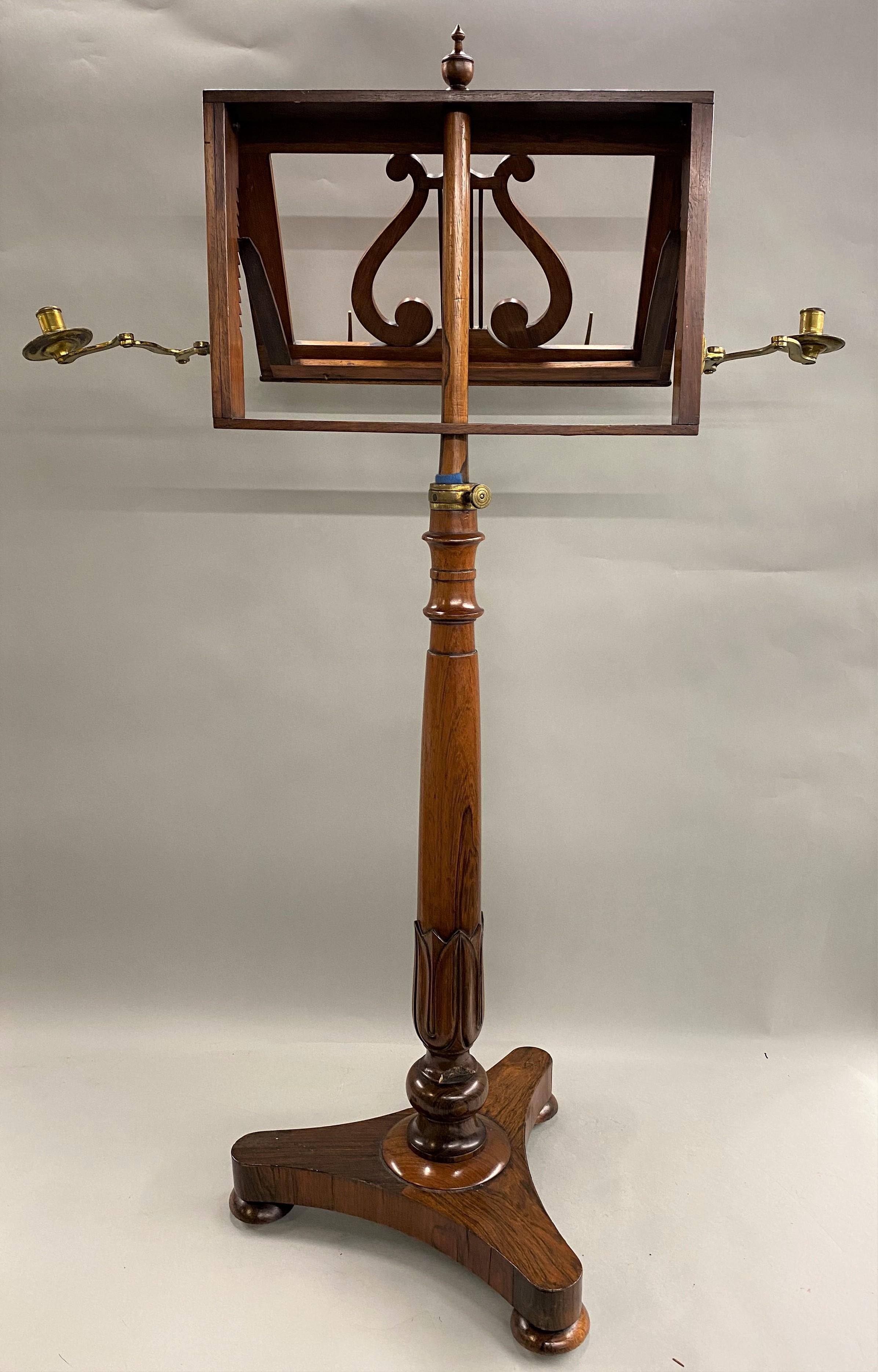 Atril inglés de palisandro del siglo XIX con candelabros en venta 3