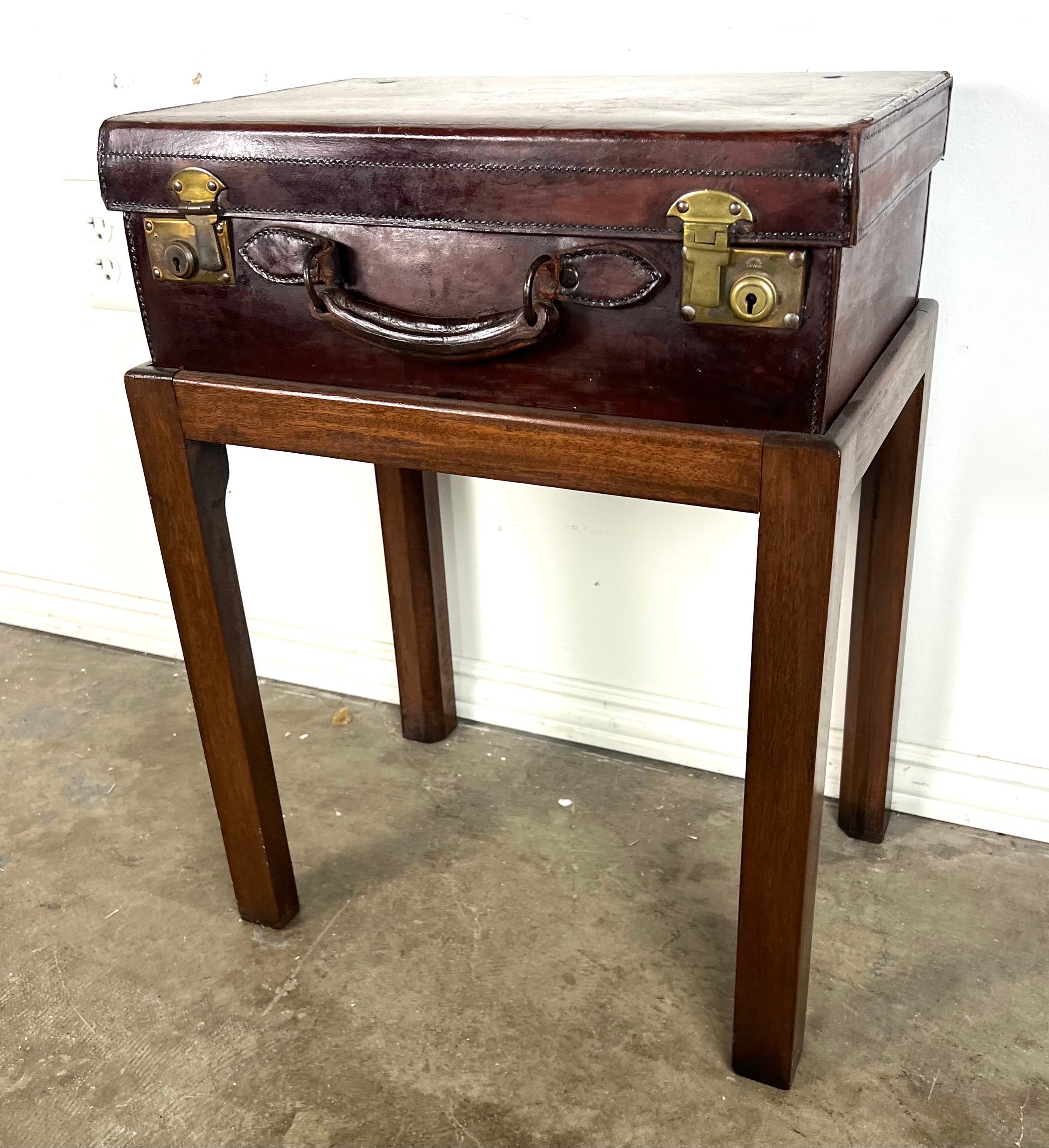 19th C. English Suitcase Side Table In Distressed Condition For Sale In Los Angeles, CA