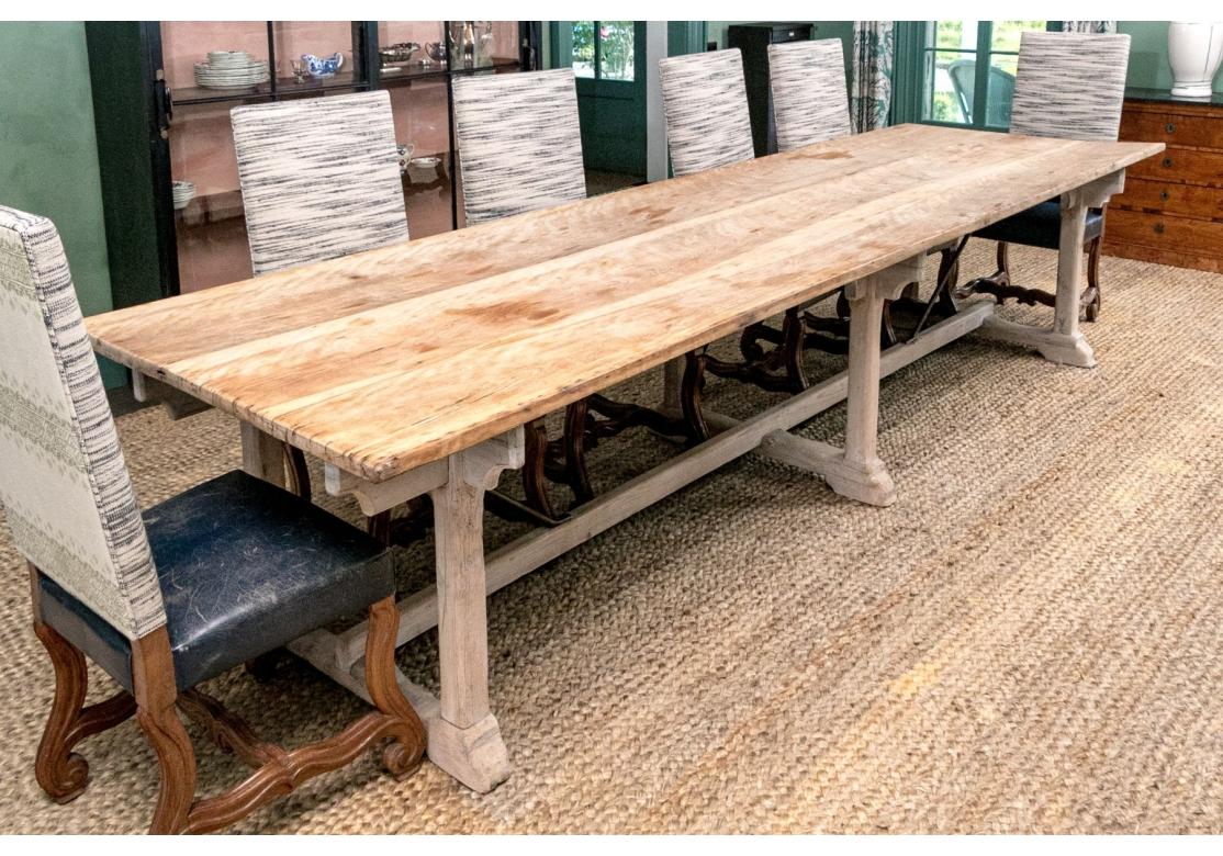 Table de réfectoire et de banquet en sycomore et pin anglais du 19e C. Ca. 1840 en vente 6