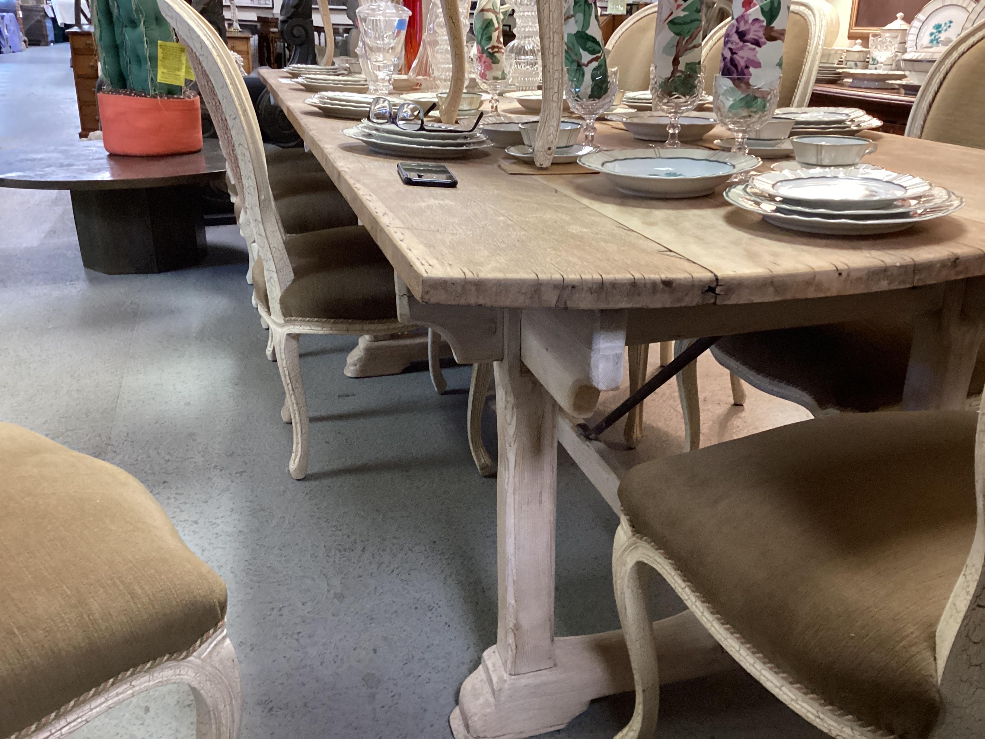 Mesa de comedor refectorio inglesa de sicomoro y pino del s. XIX Ca. 1840 en venta 7