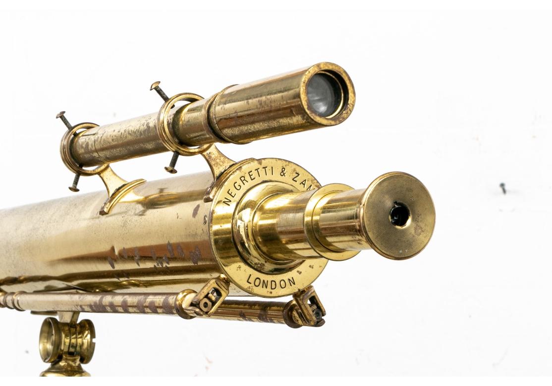 Telescopio inglese del XIX secolo su cavalletto a treppiede di Negretti & Zambra da restaurare in vendita 14