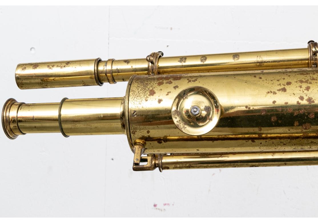 Ottone Telescopio inglese del XIX secolo su cavalletto a treppiede di Negretti & Zambra da restaurare in vendita