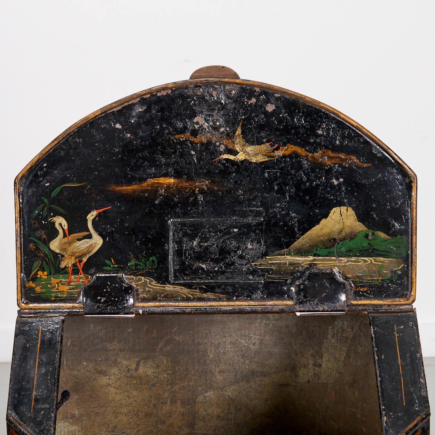 19th C. English Tole Coal Bin with Chinoiserie Decoration Incl. Lid Interior In Good Condition For Sale In Morristown, NJ