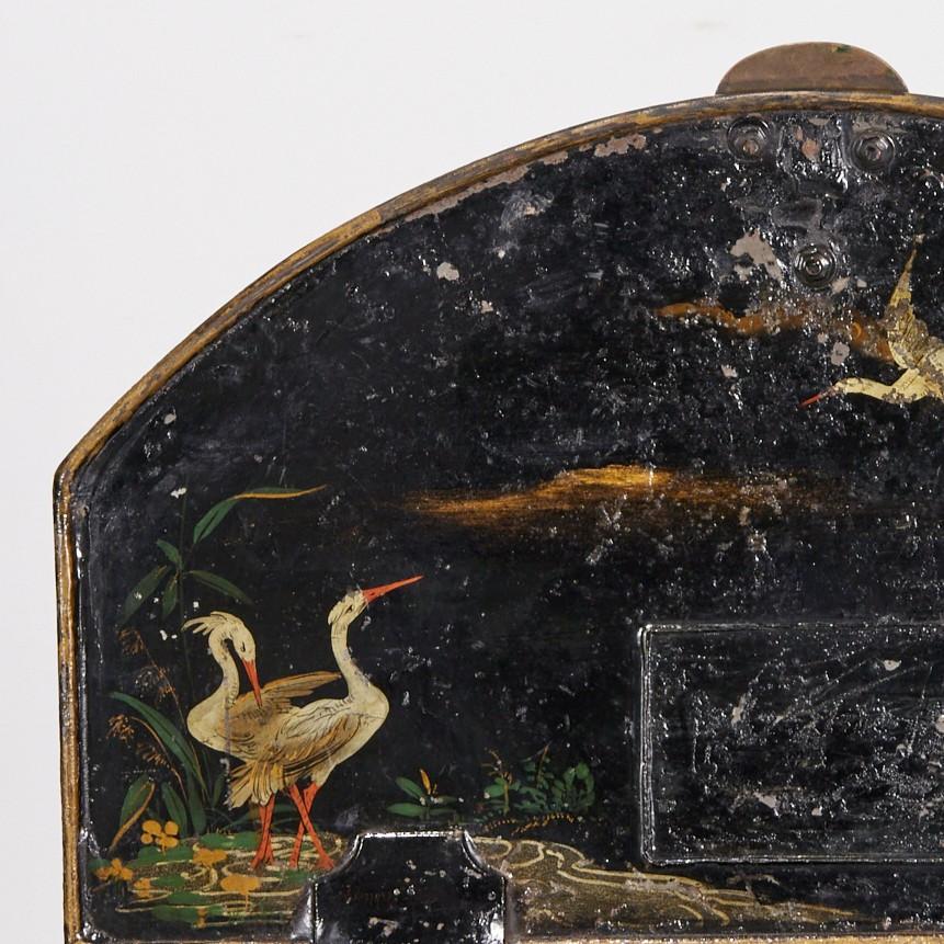 19th C. English Tole Coal Bin with Chinoiserie Decoration Incl. Lid Interior For Sale 1