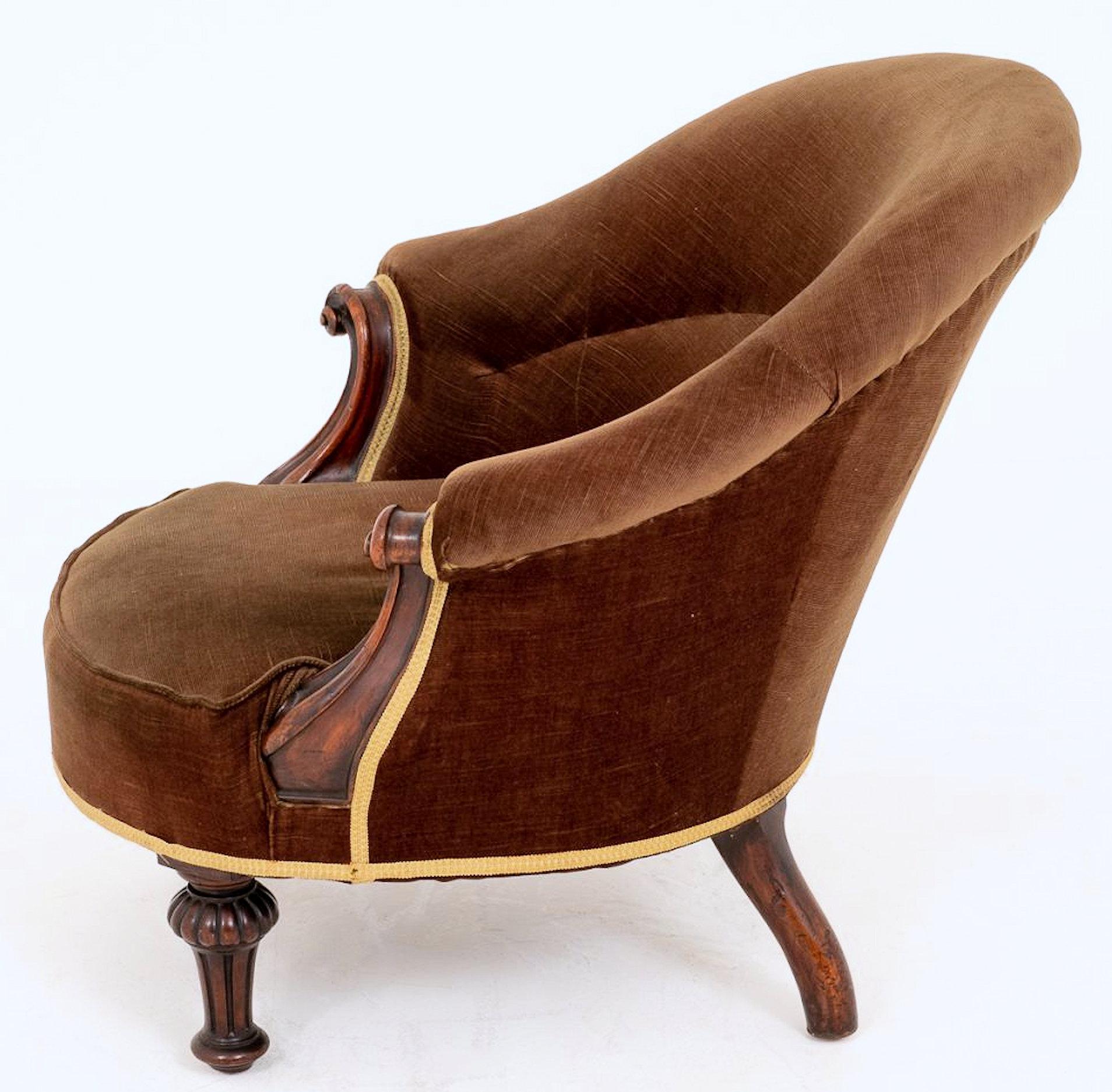 Victorian 19th Century English Upholstered Tub Chair
