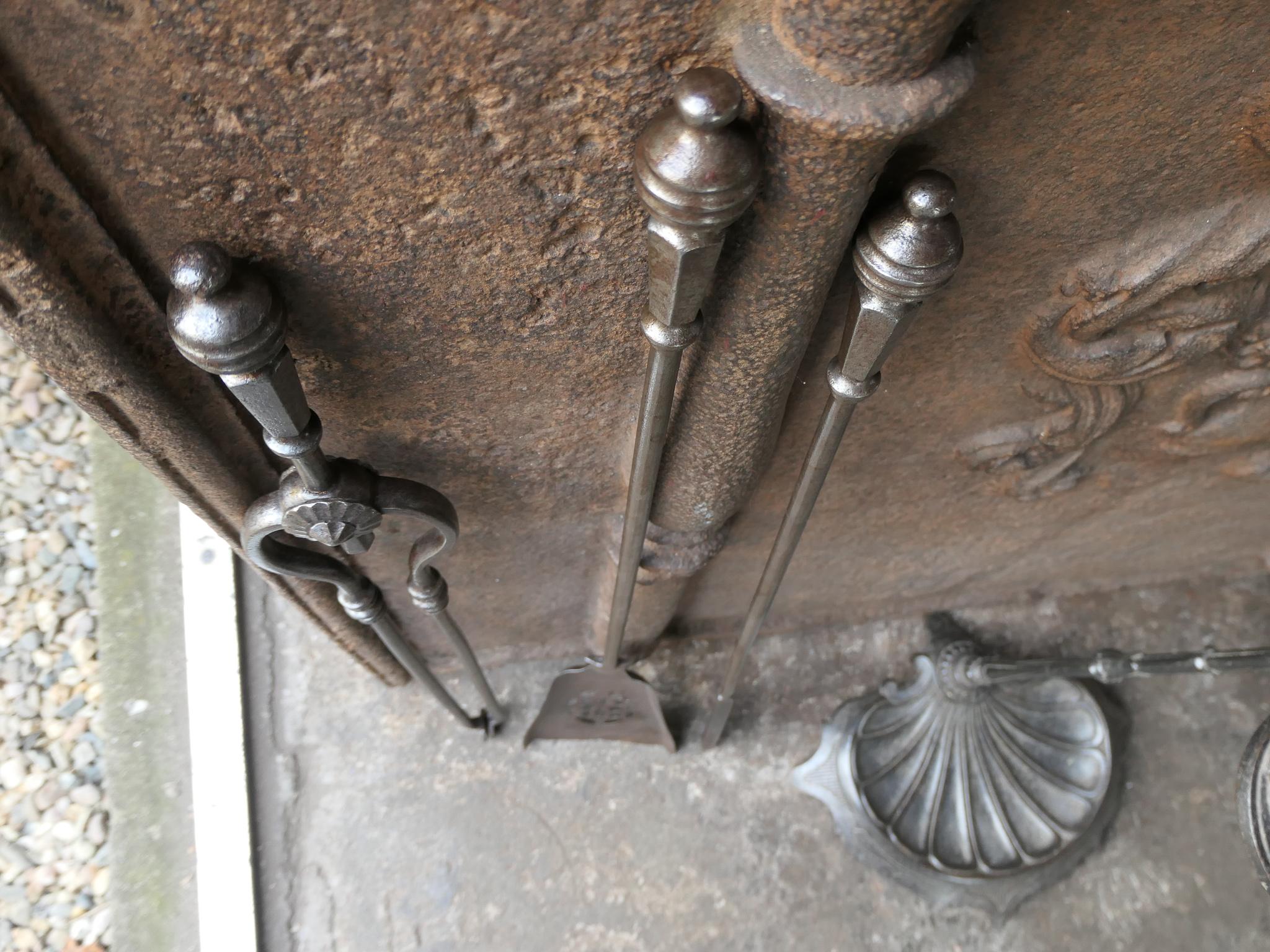 Set di accessori per il fuoco vittoriano inglese del XIX secolo in vendita 5