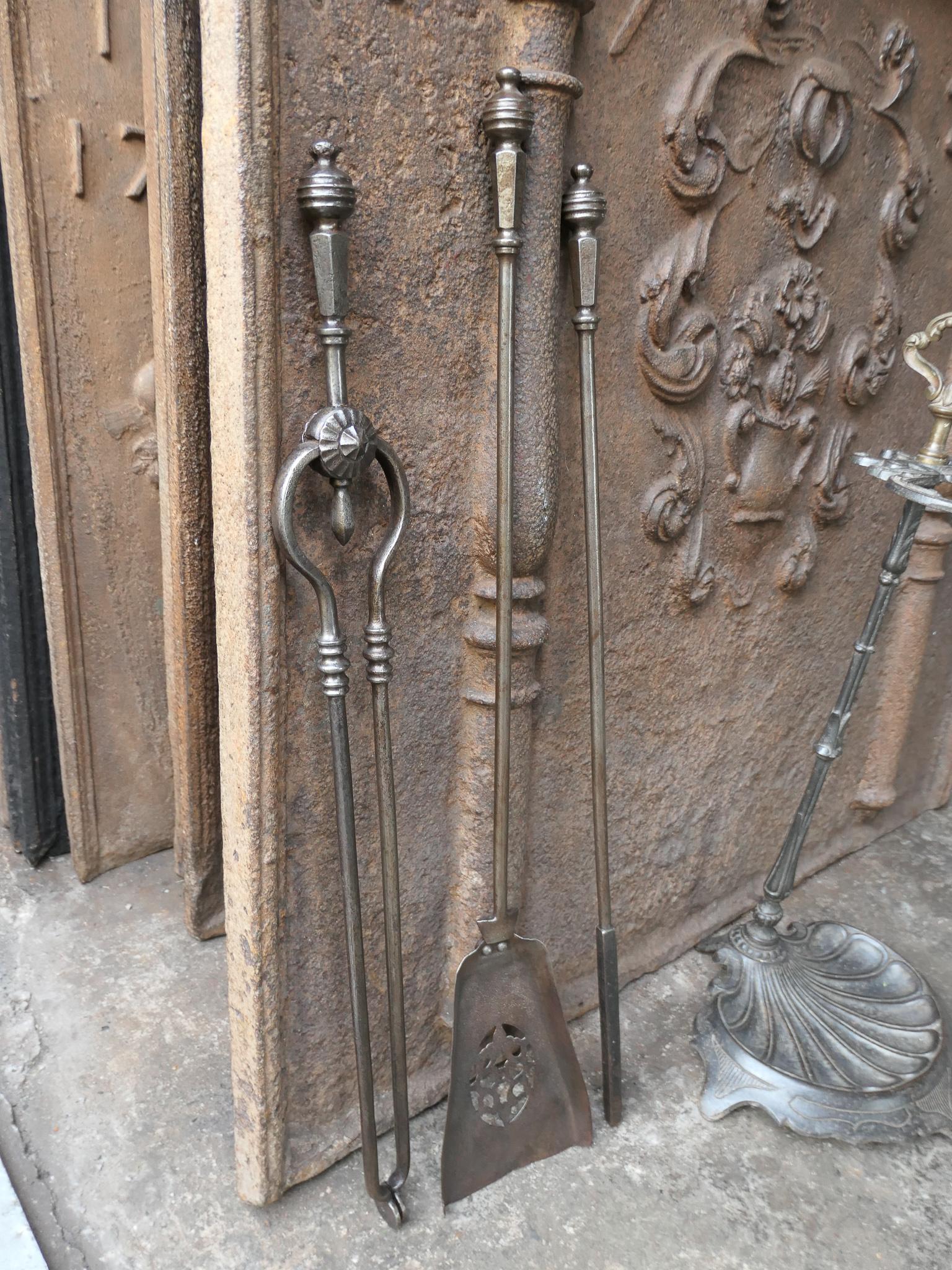 Set di accessori per il fuoco vittoriano inglese del XIX secolo in vendita 2