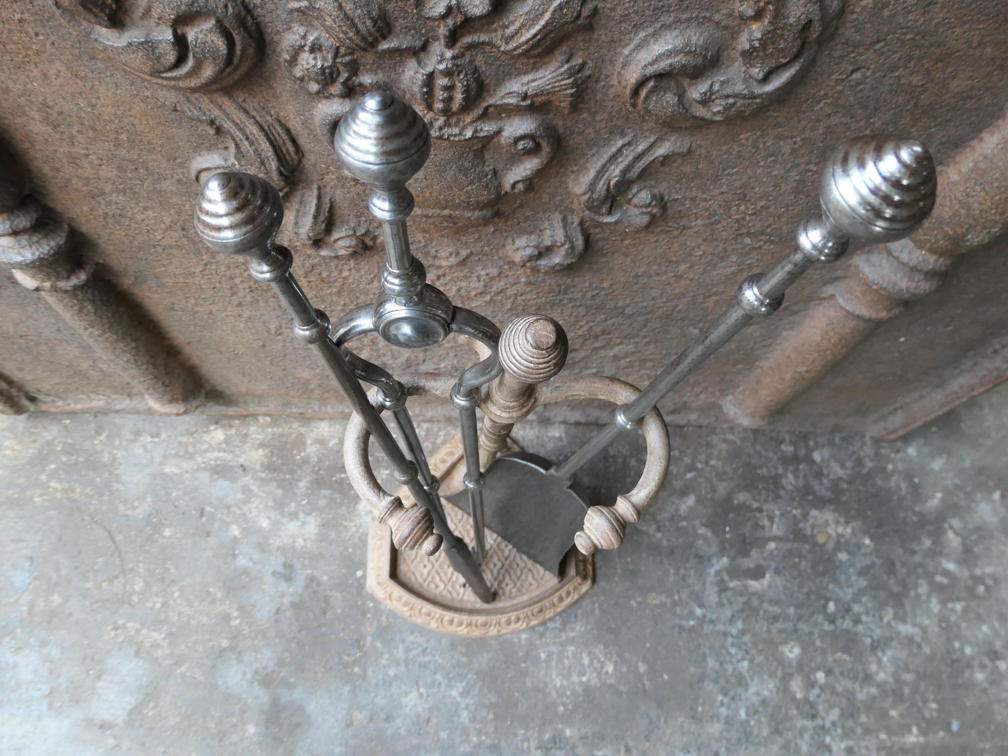 Forgé Outils de cheminée victoriens anglais du 19ème siècle en vente
