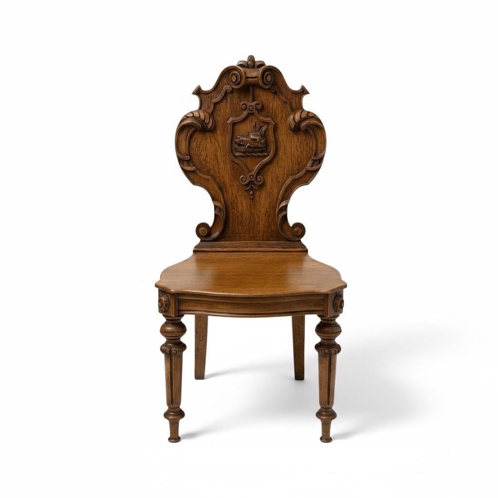 XIXe siècle 19ème siècle. English Victorian Walnut Hall Chair W/ Sculptured Boar en vente