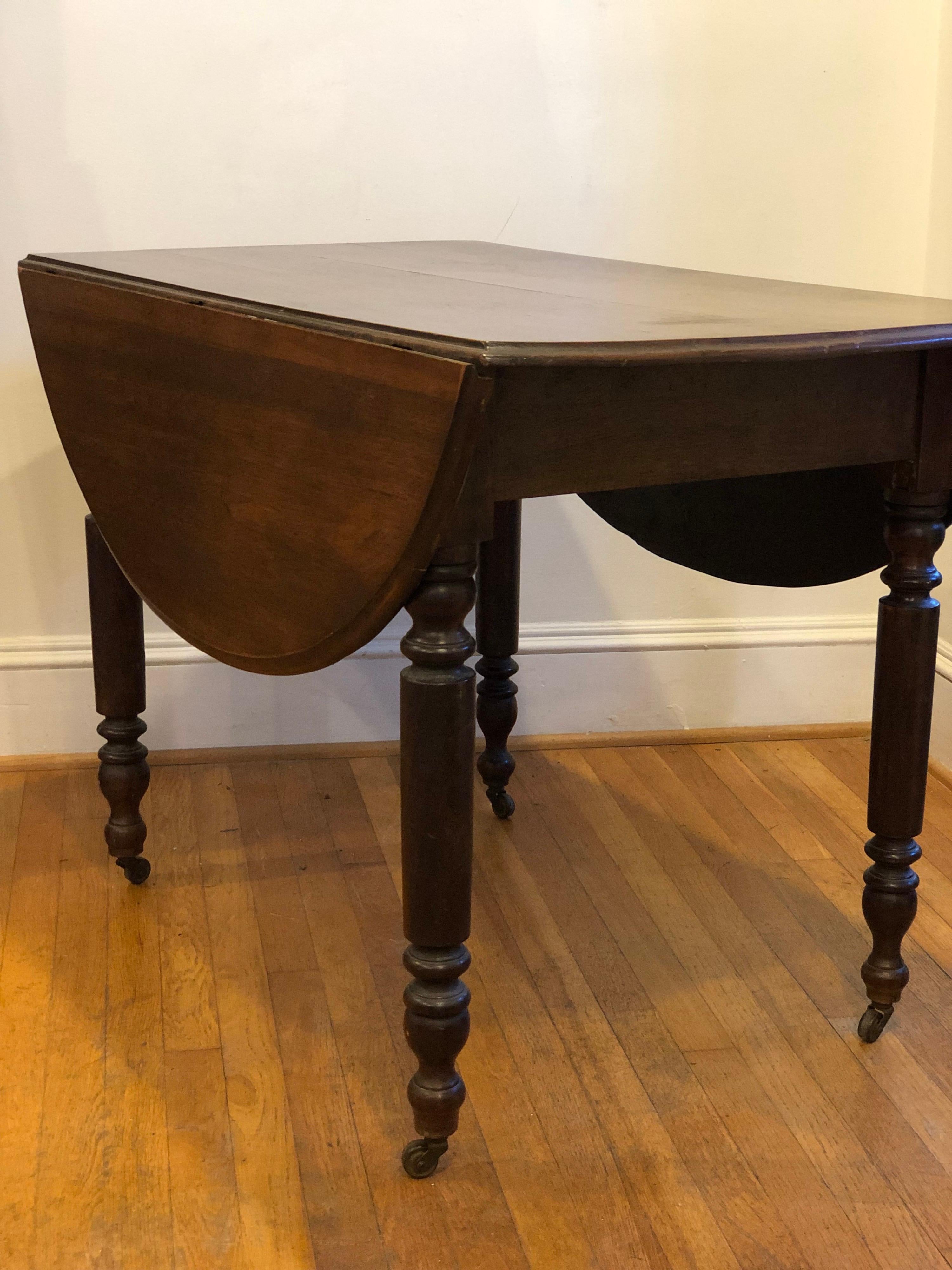 19th C. English Walnut Drop Leaf Table with Oval Top For Sale 4