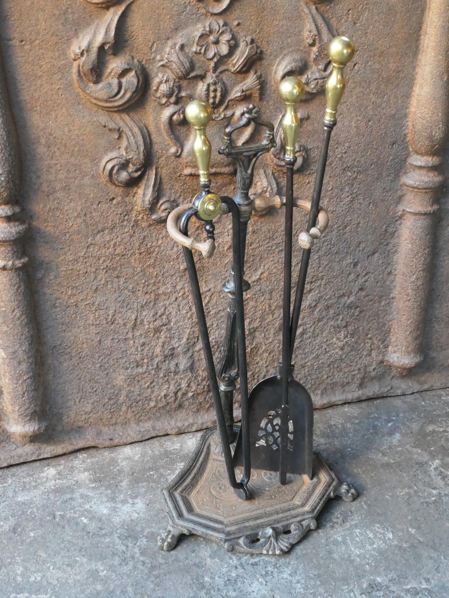 19th C. English Wrought Iron Victorian Companion Set In Good Condition For Sale In Amerongen, NL