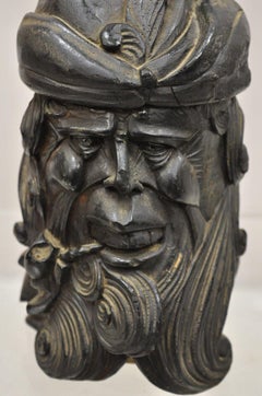 Tarro de tabaco con tapa de hombre barbudo tallado en madera de la Selva Negra europea del siglo XIX